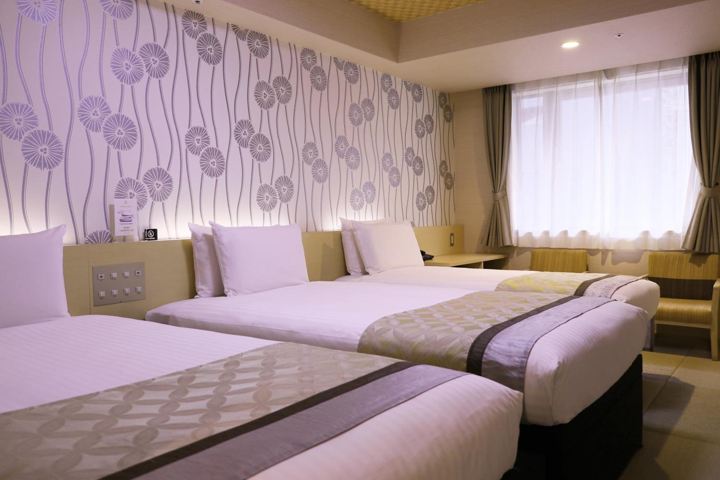 Triple Room with Complimentary Lobby Drinks