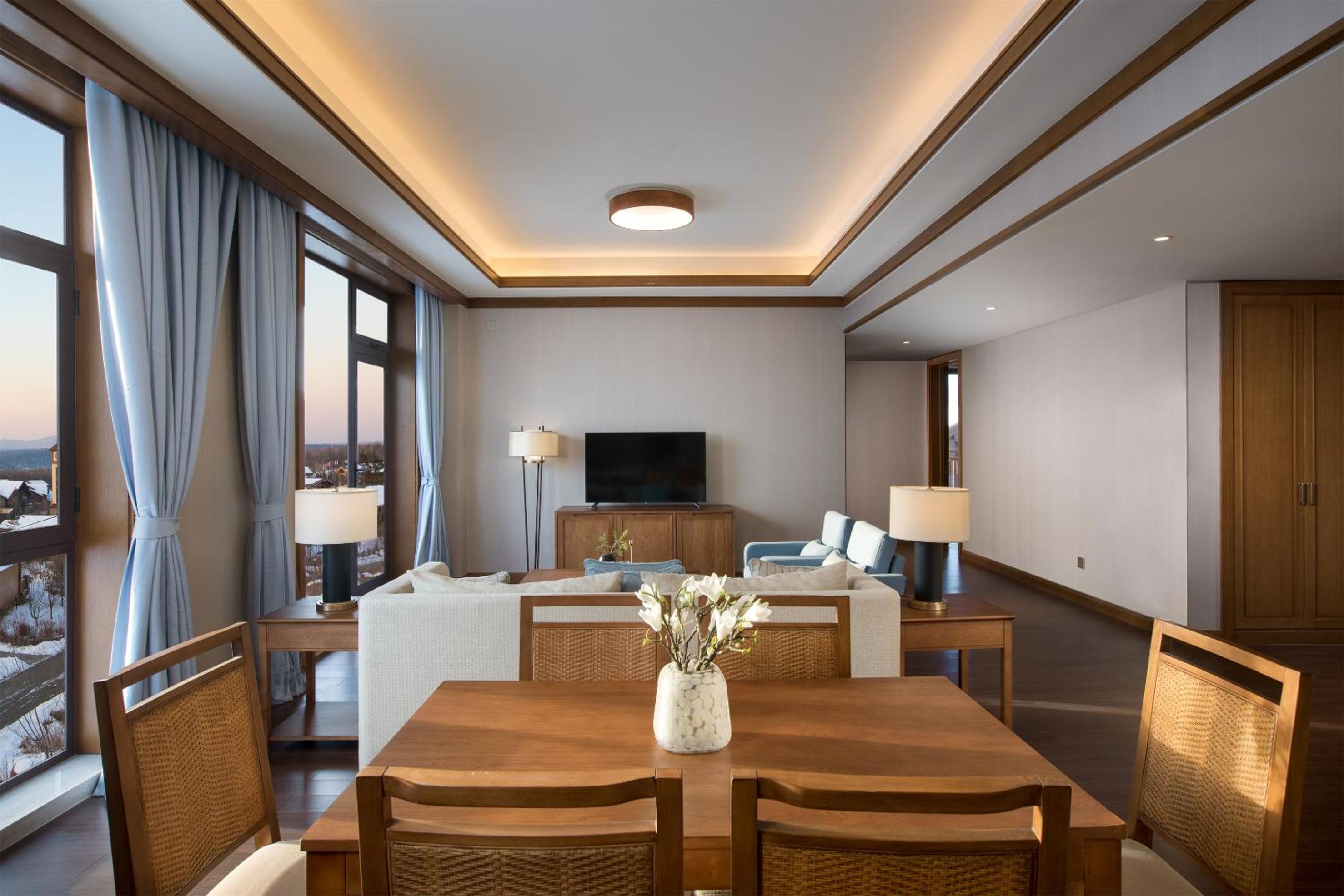 Family Suite with Mountain View photo 3