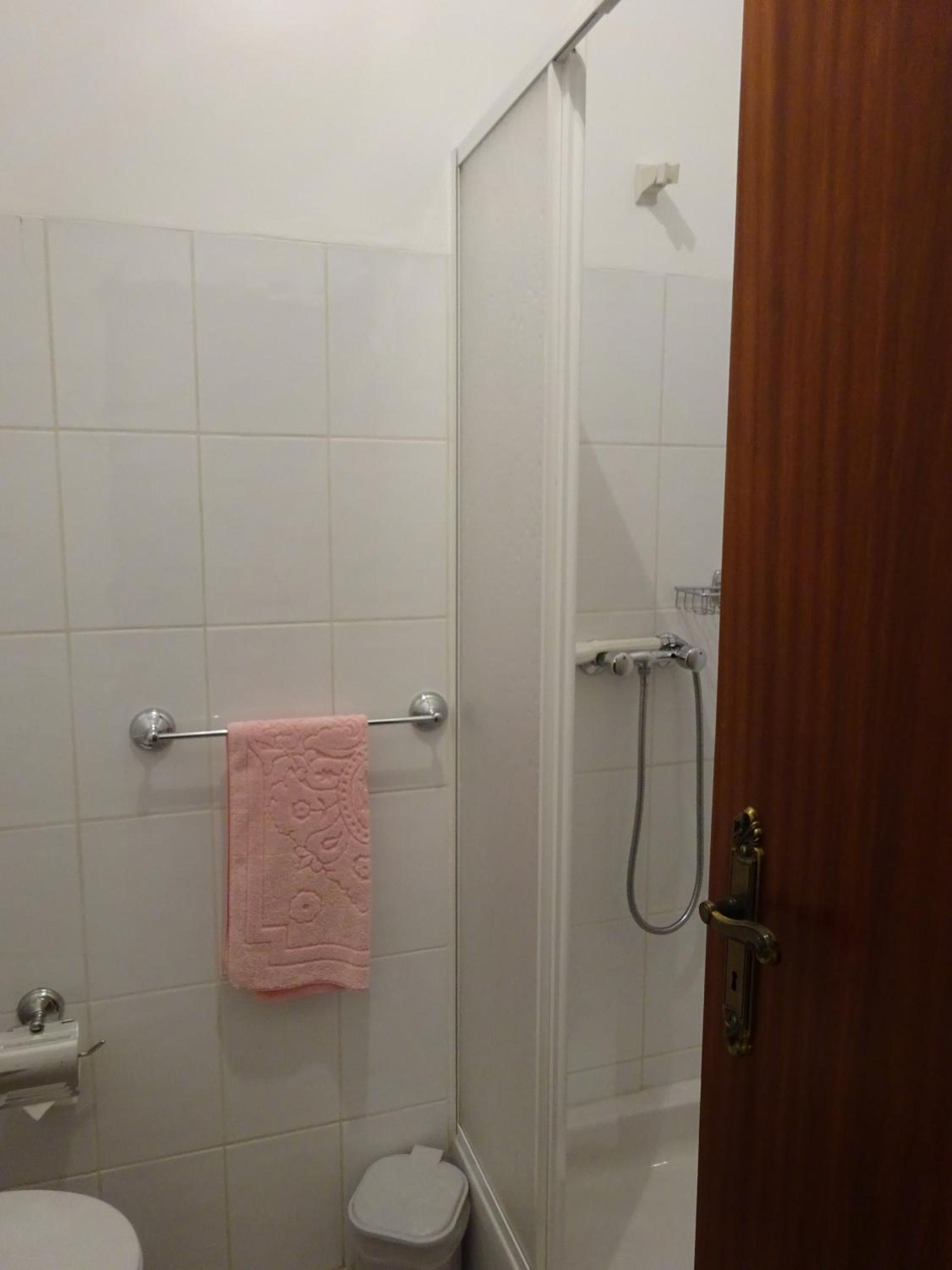 Double Room - Photo 13