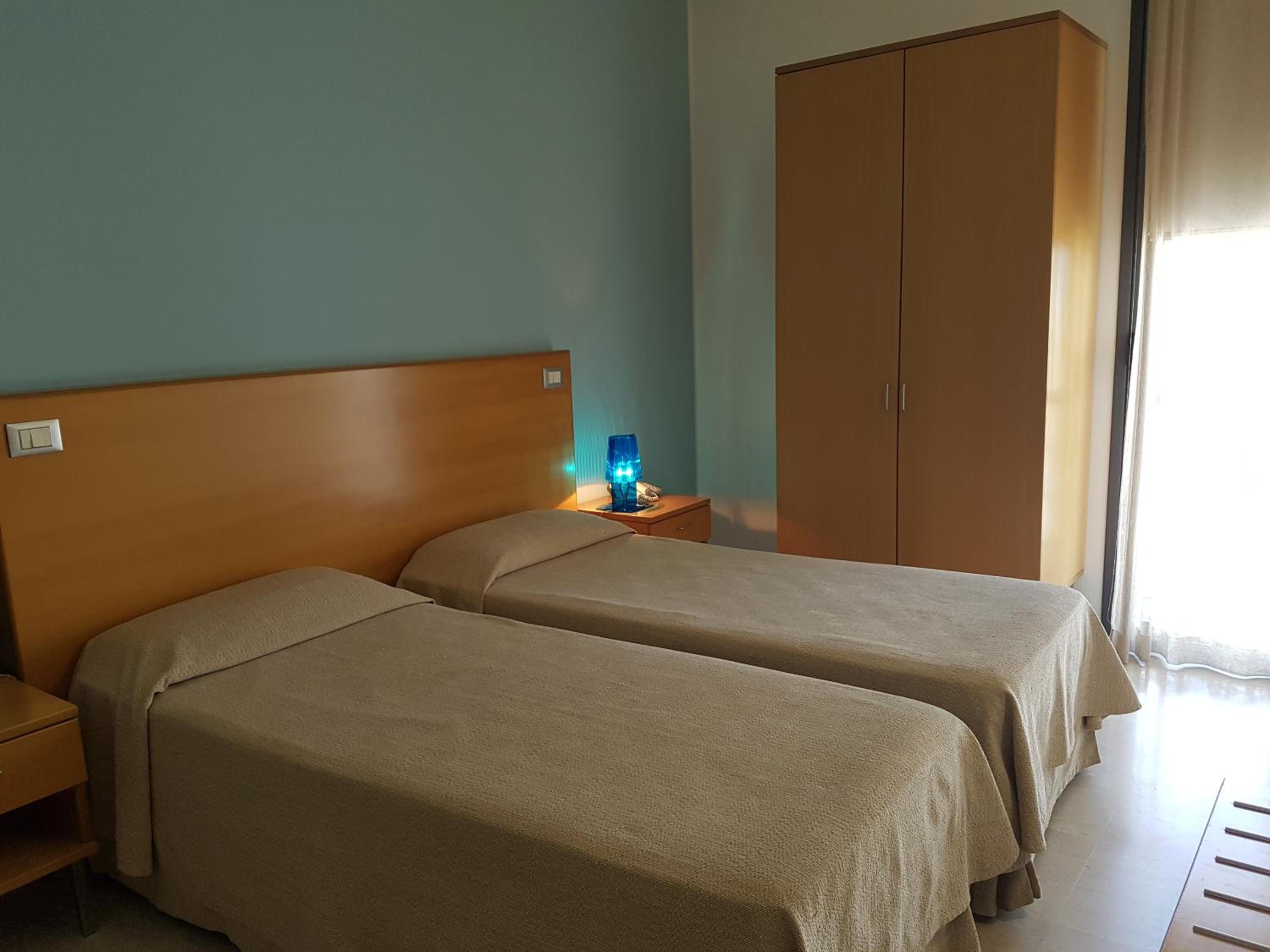 Twin Room - Photo 1