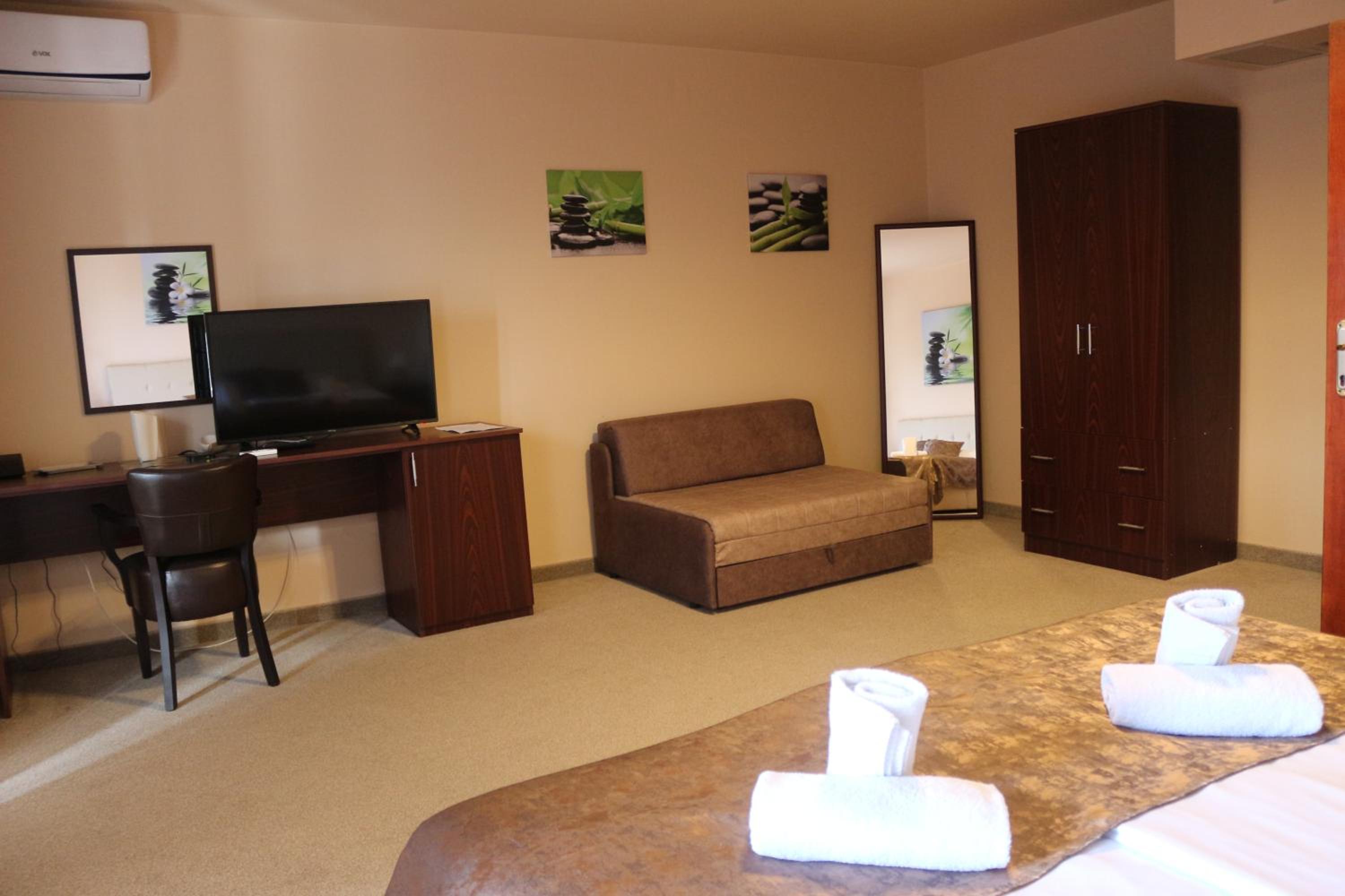 Deluxe Family Room photo 3