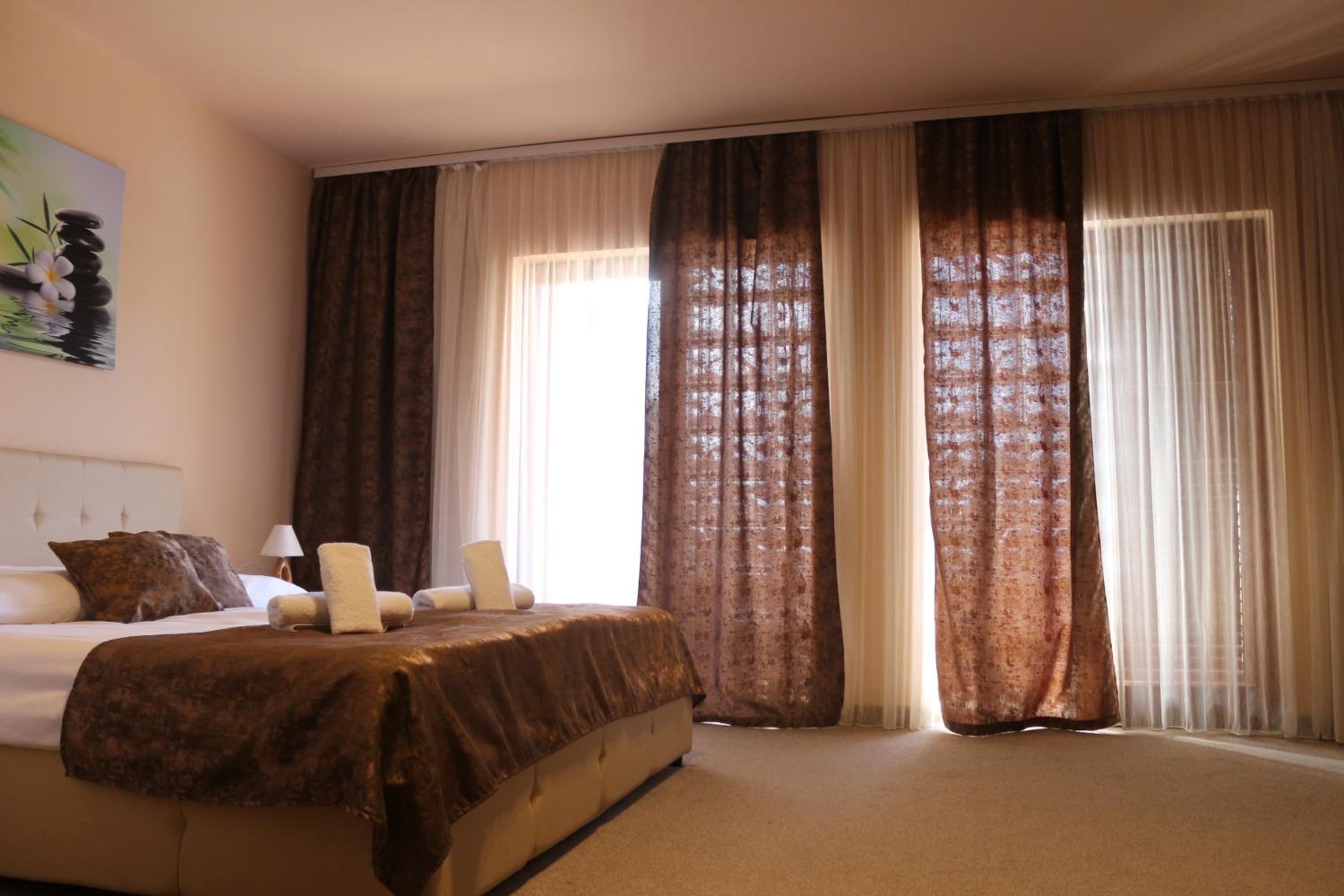 Deluxe Family Room photo 1