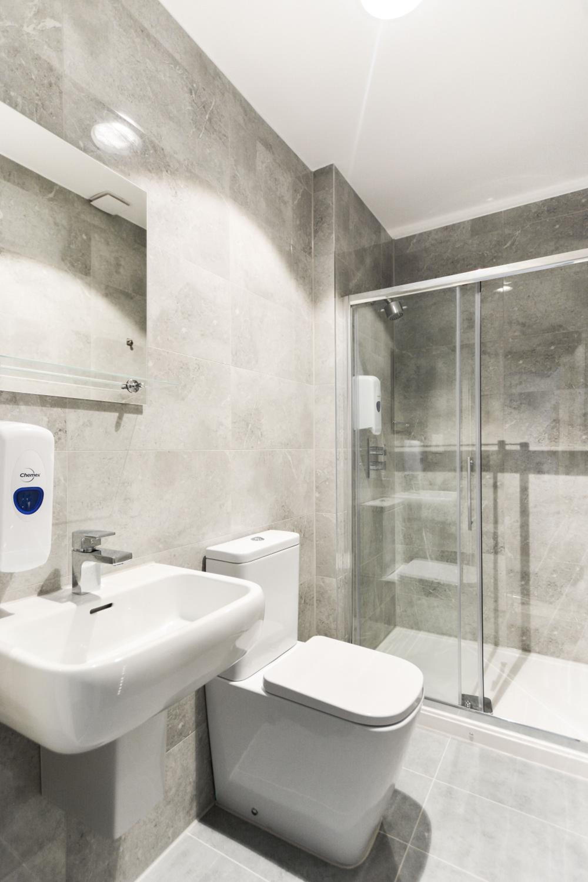 Standard Twin Room - Photo 3
