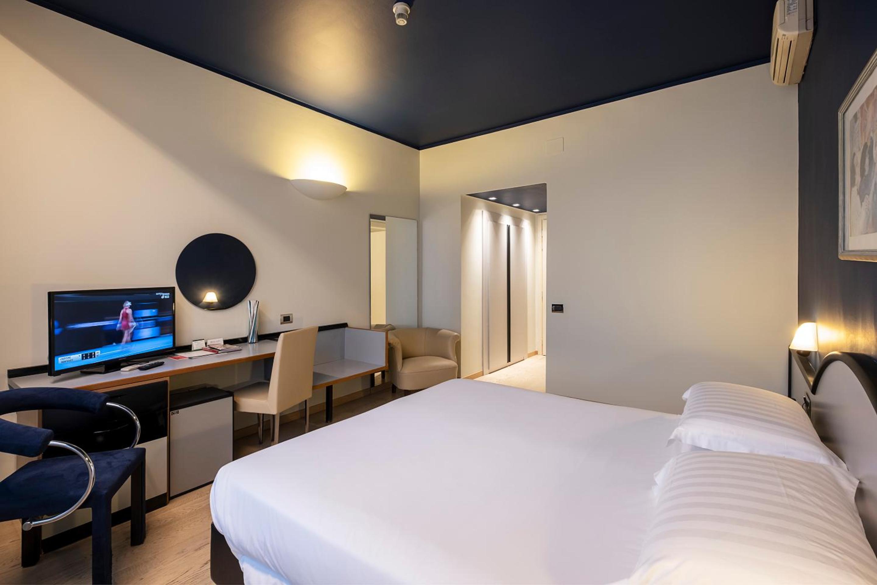 Double or Twin Room - Photo 1
