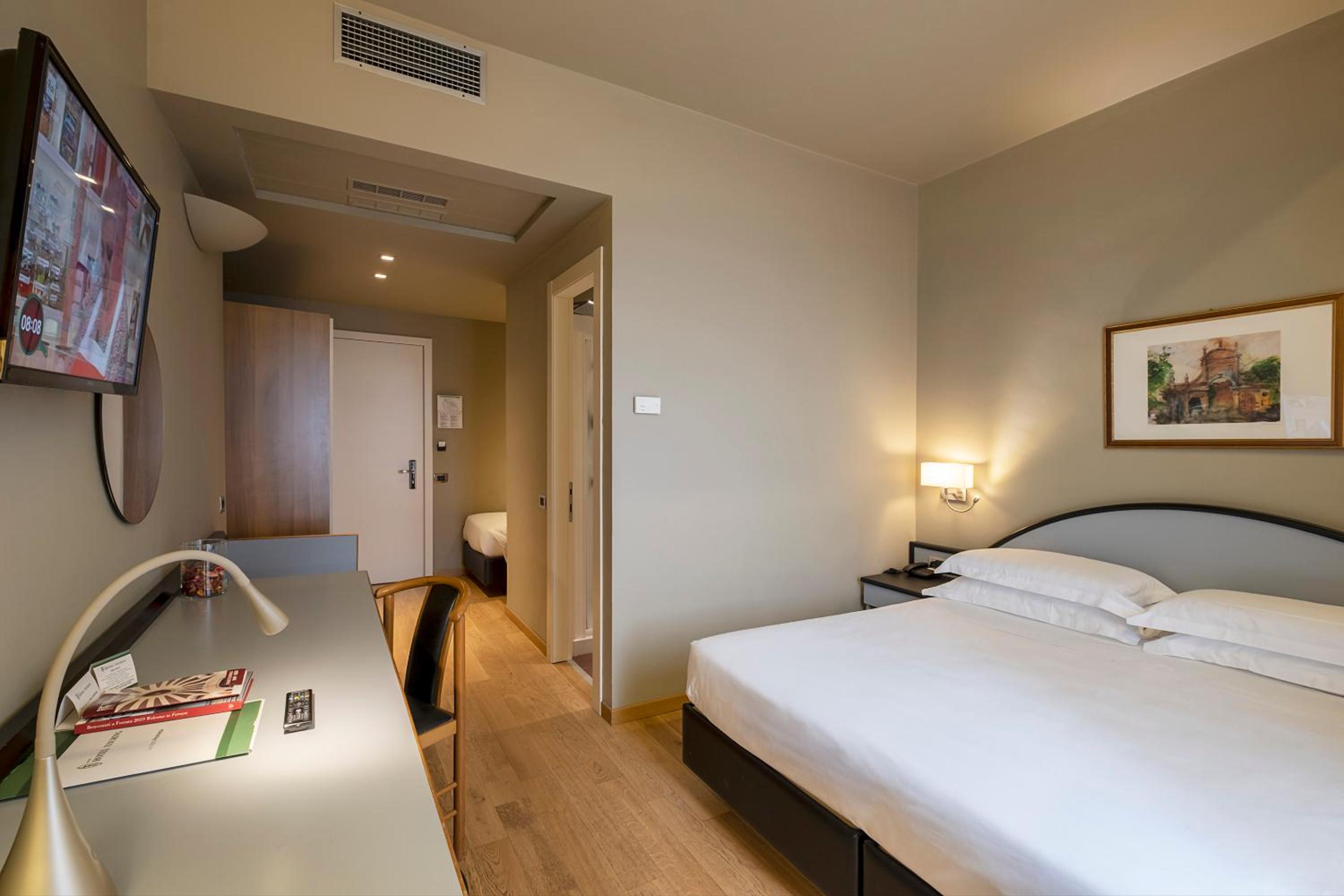 Double or Twin Room - Photo 4
