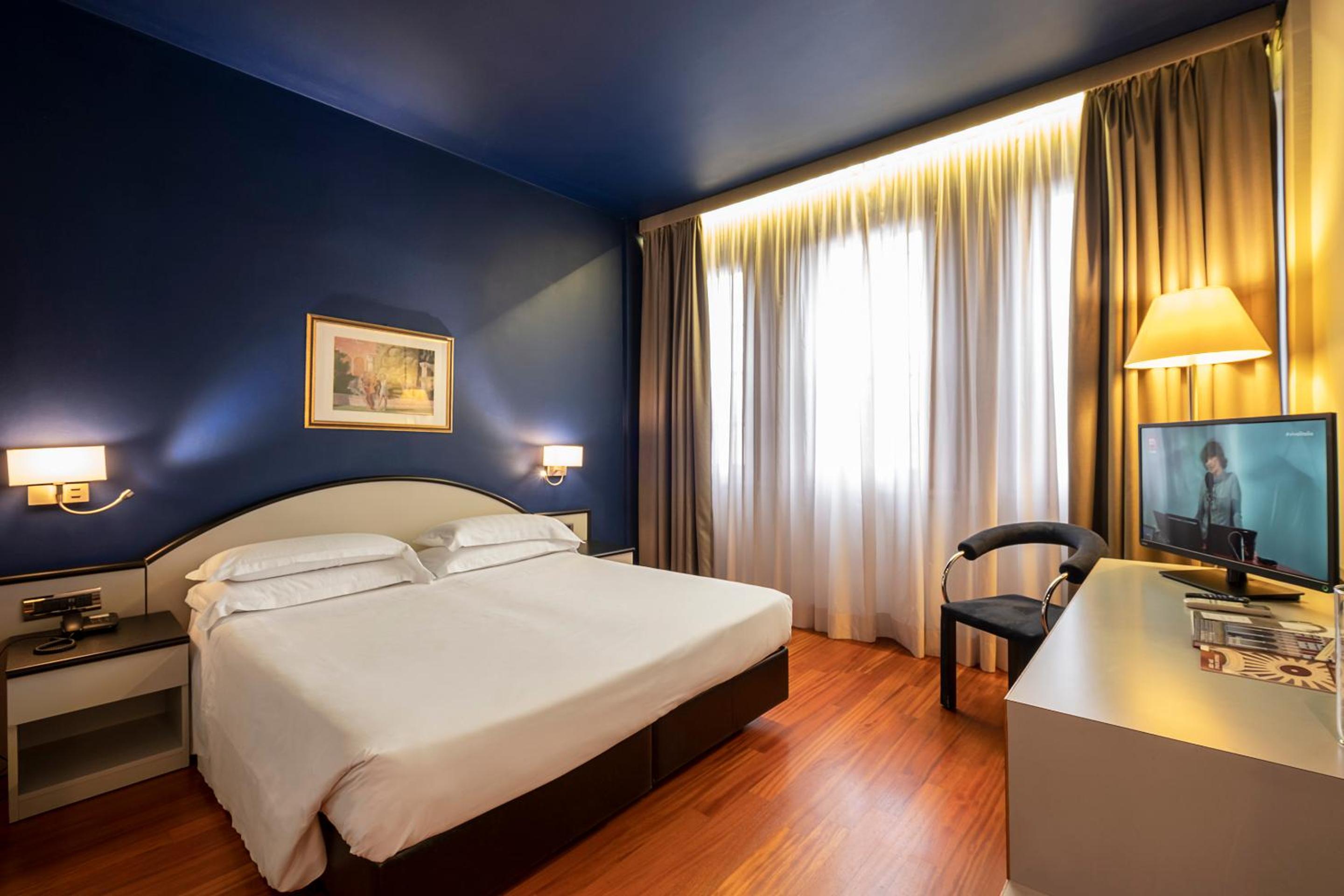Double or Twin Room - Photo 3
