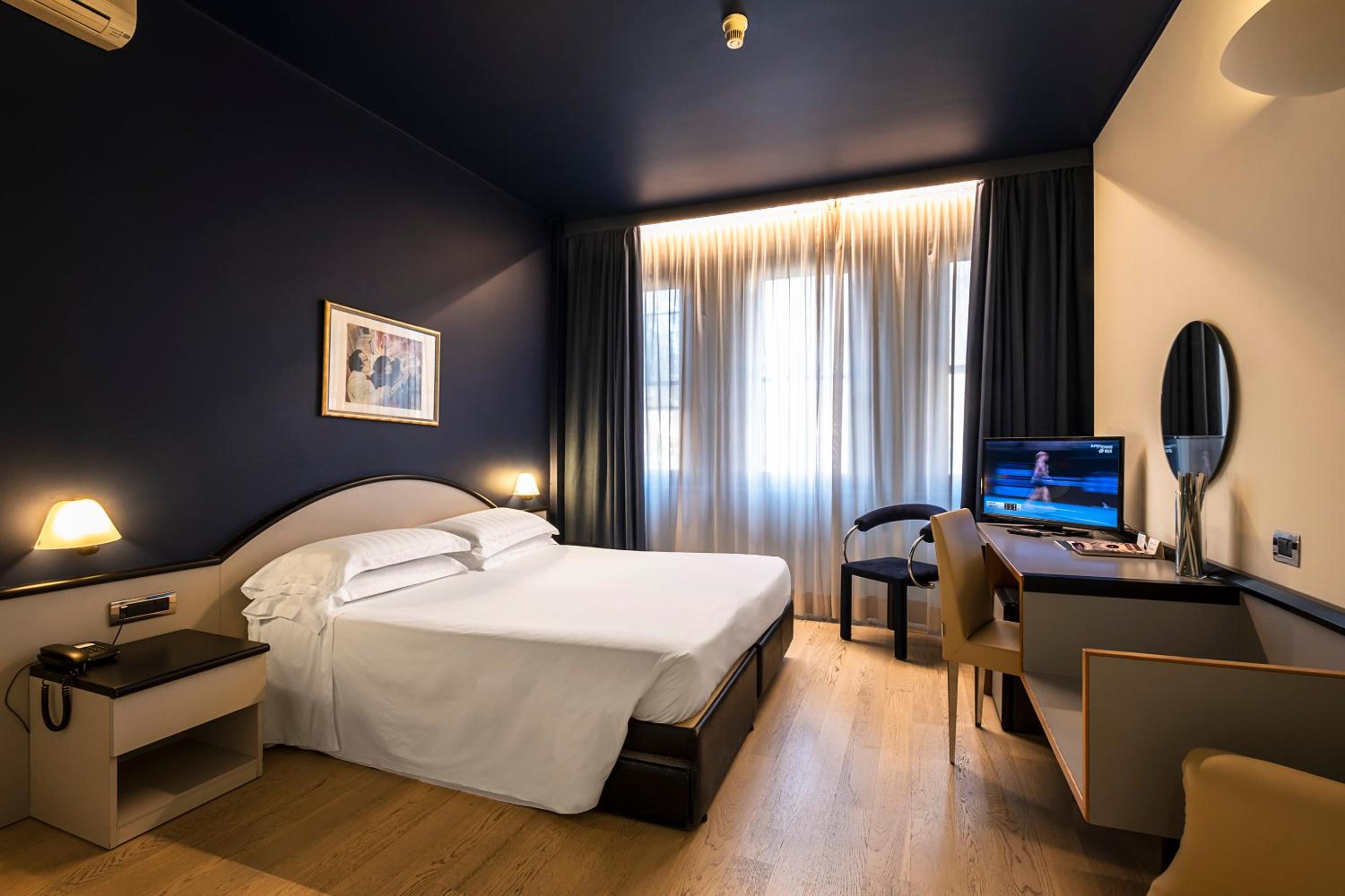 Double or Twin Room - Photo 2