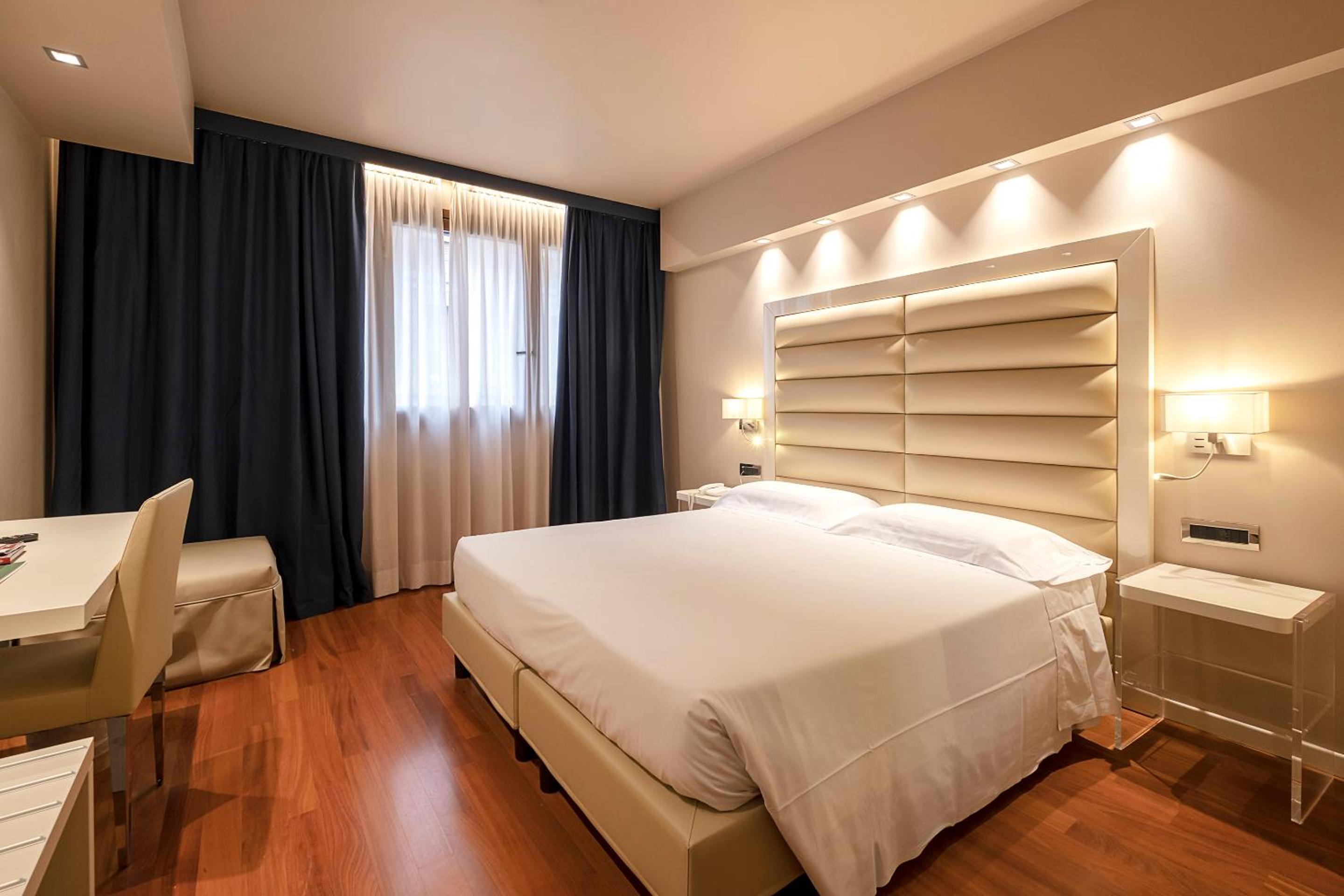 Deluxe Room - Photo 5