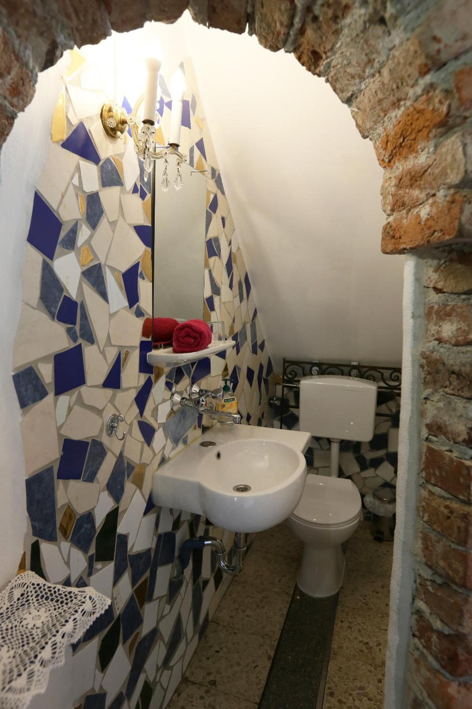 Single Room photo 2