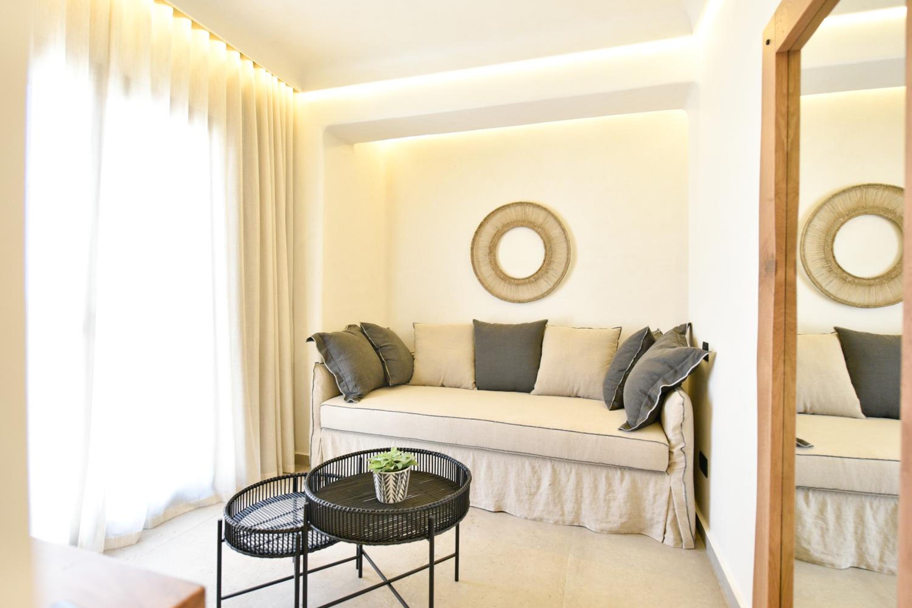 Superior Suite with Backyard Private Pool and Panoramic Sea View