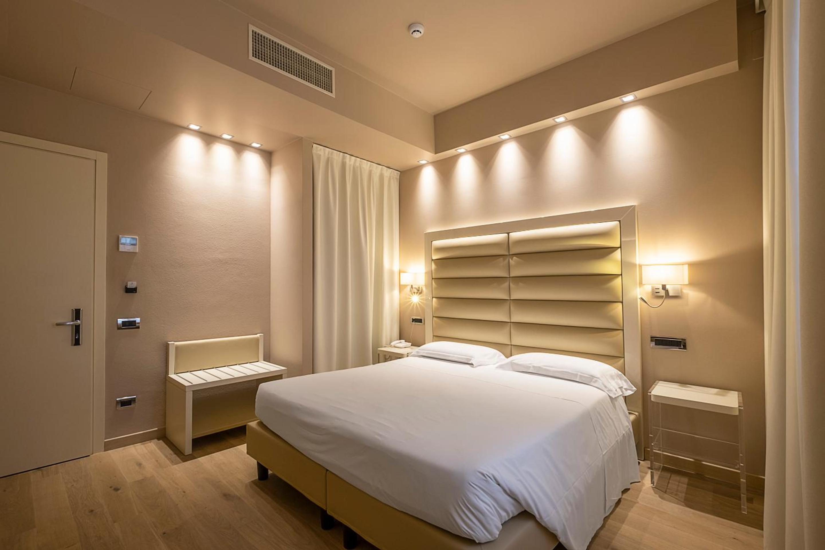 Deluxe Room - Photo 8