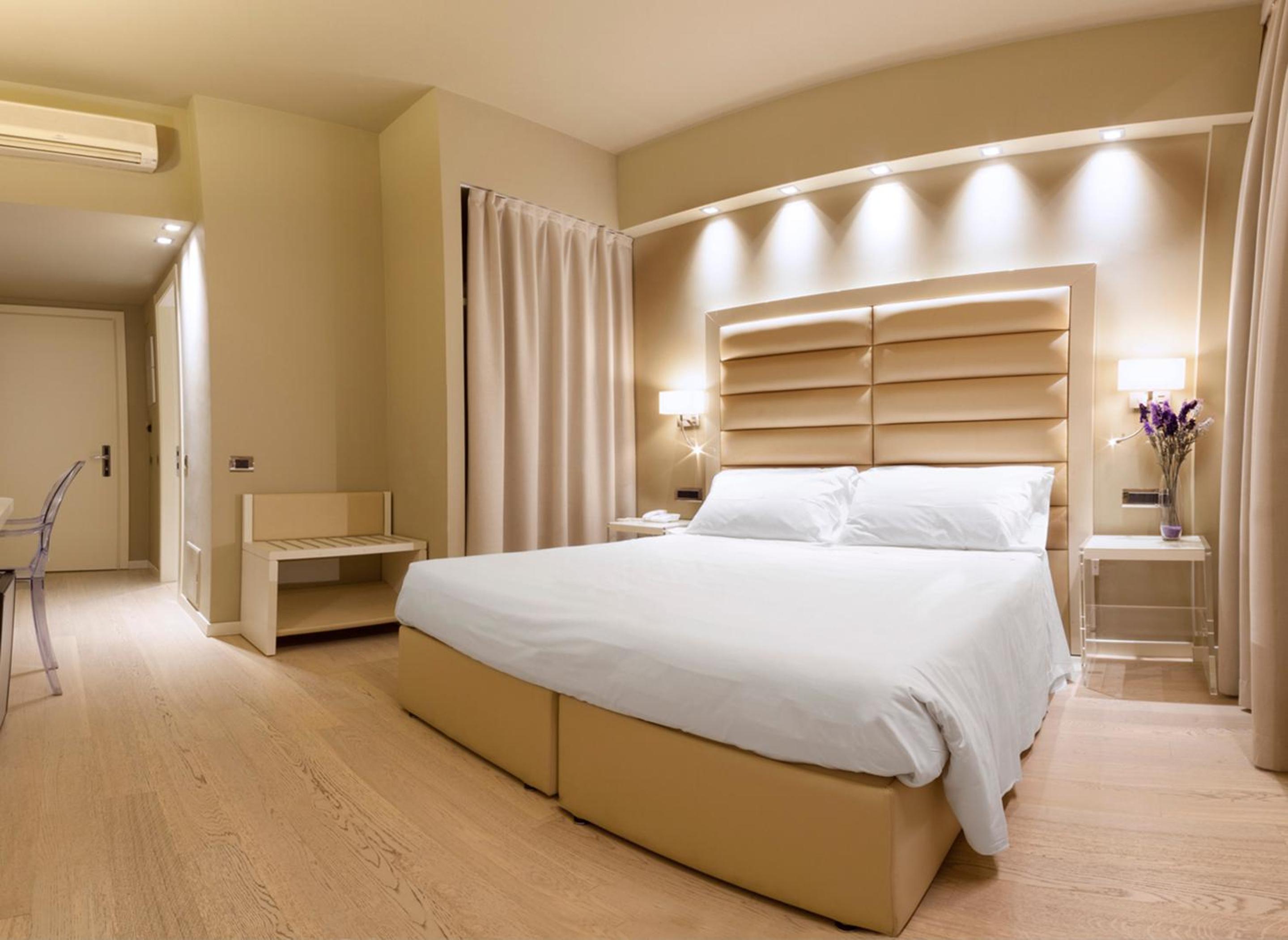 Deluxe Room - Photo 7