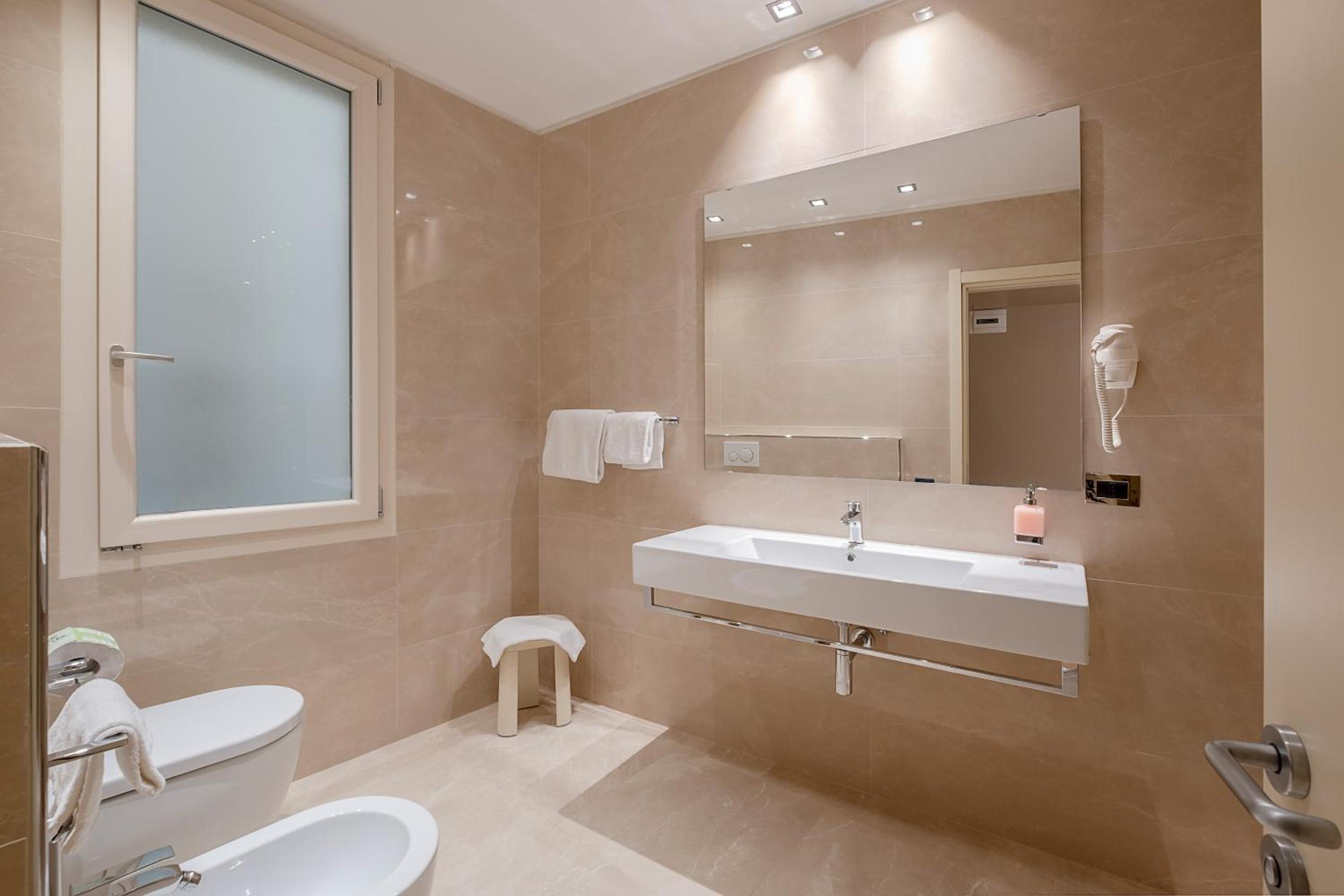 Triple Room - Photo 8