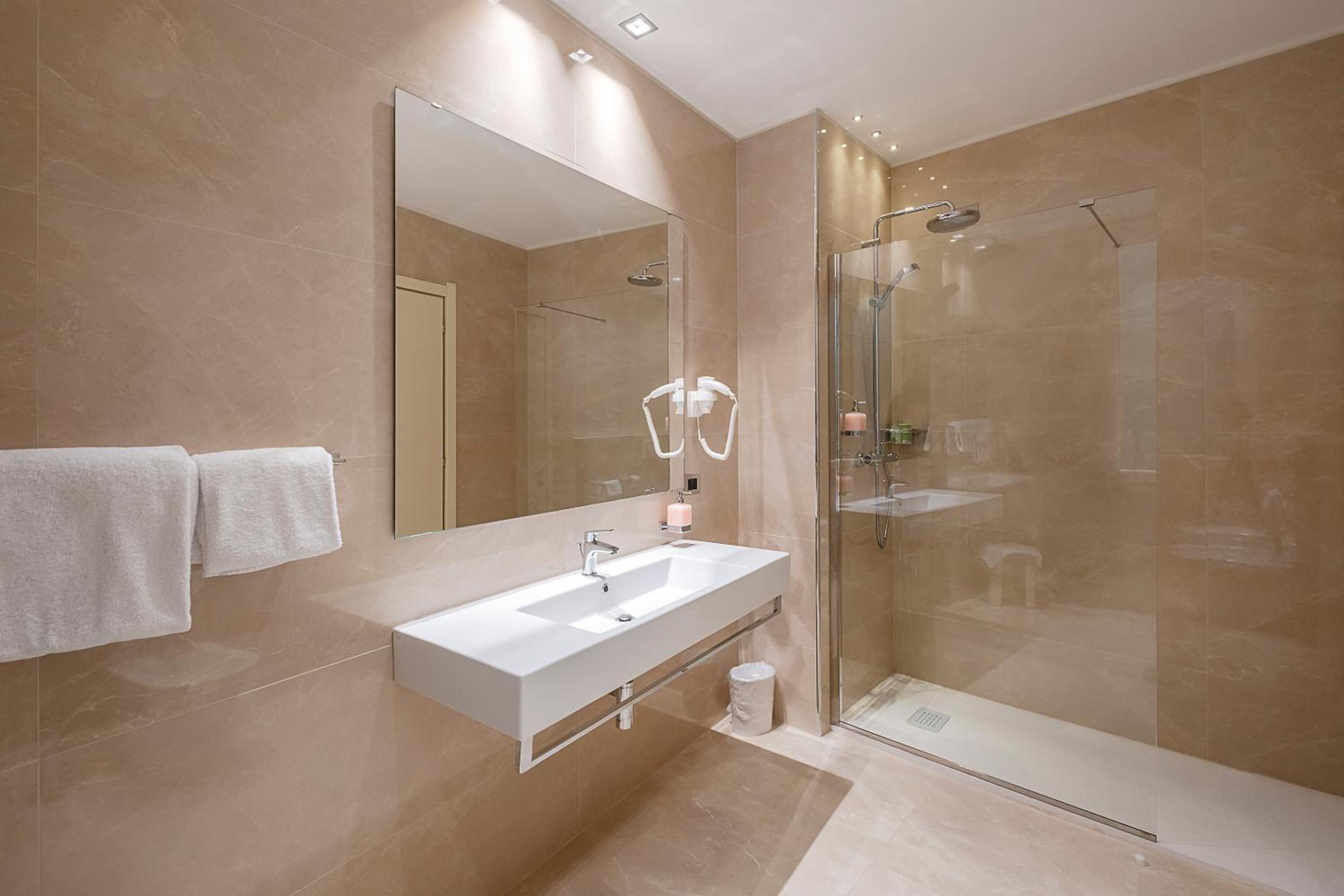 Triple Room - Photo 2