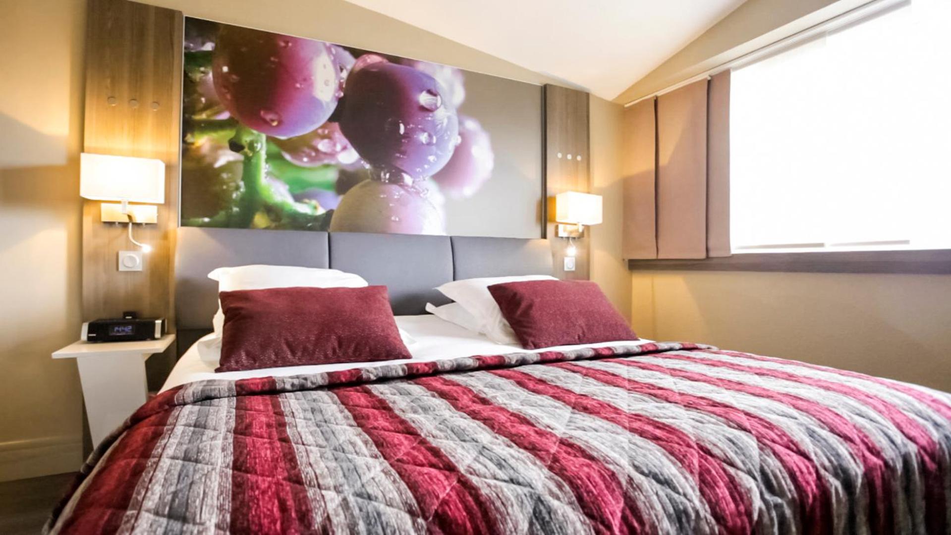 Suite with One Double Bed and Sofa Bed - Photo 1
