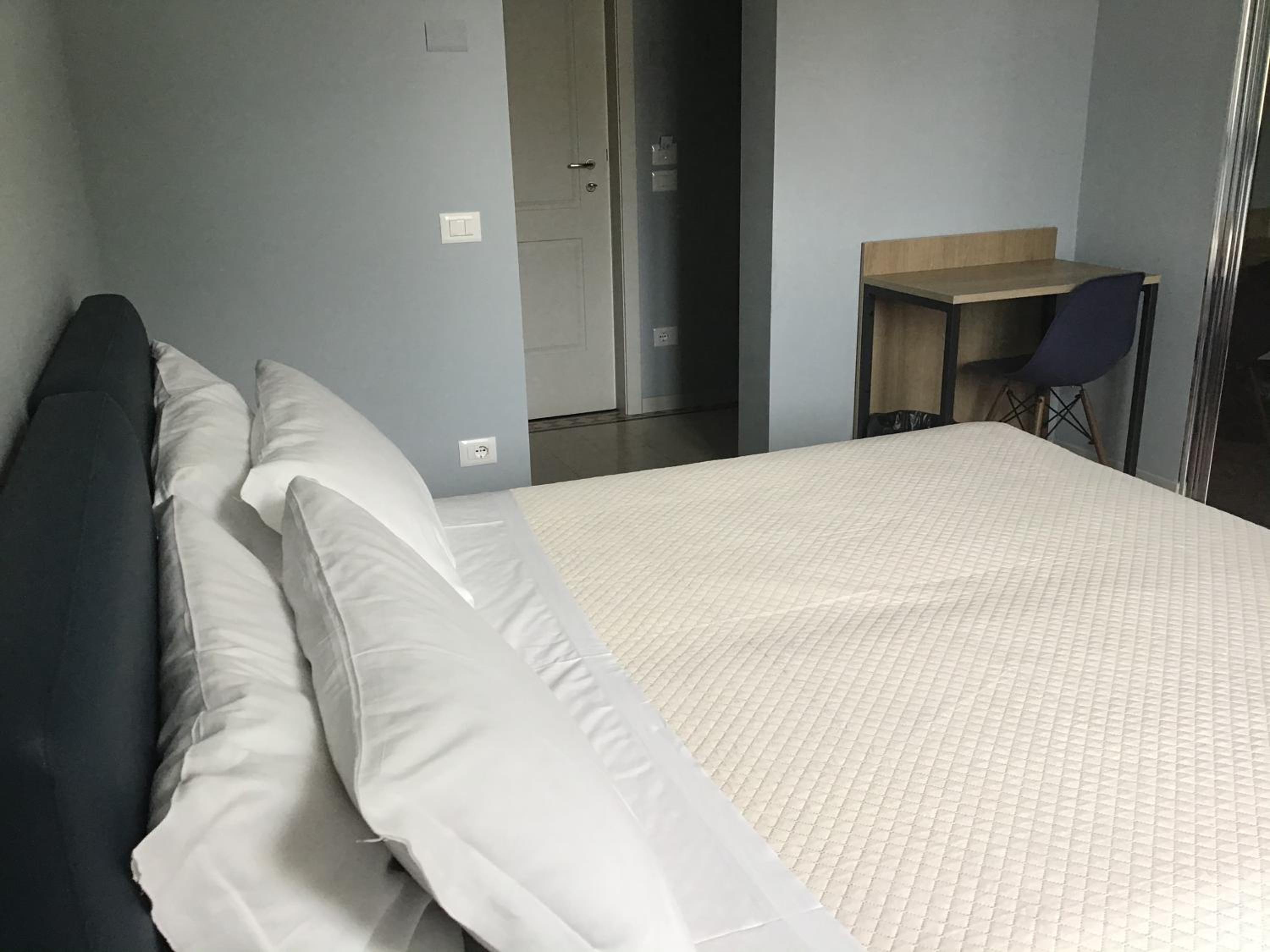 Standard Double or Twin Room - Photo 8