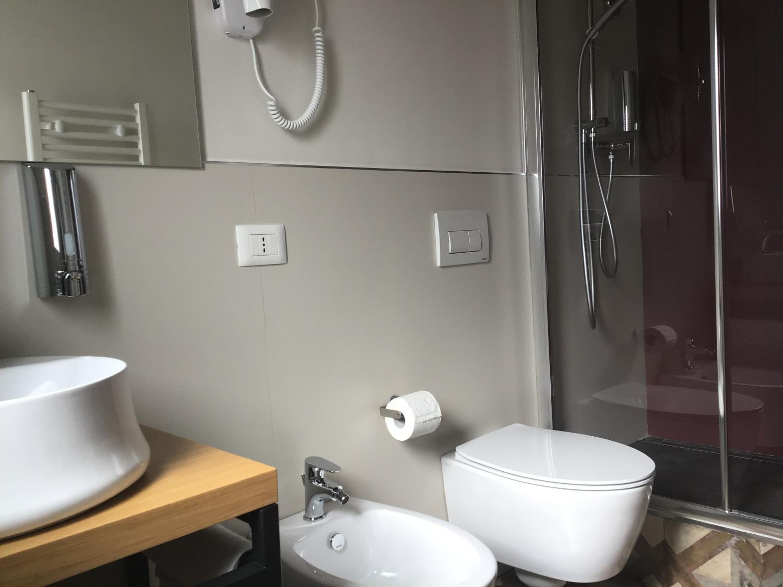 Standard Double or Twin Room - Photo 5