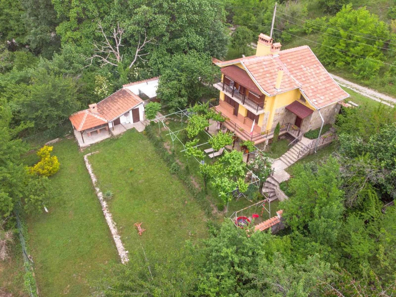 Four-Bedroom House photo 2