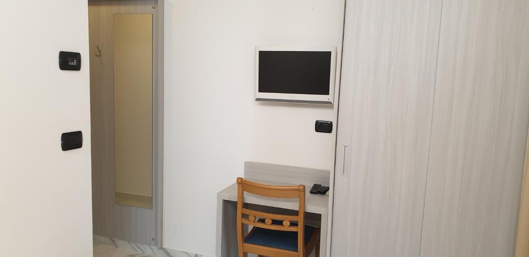 Standard Double Room - Photo 3