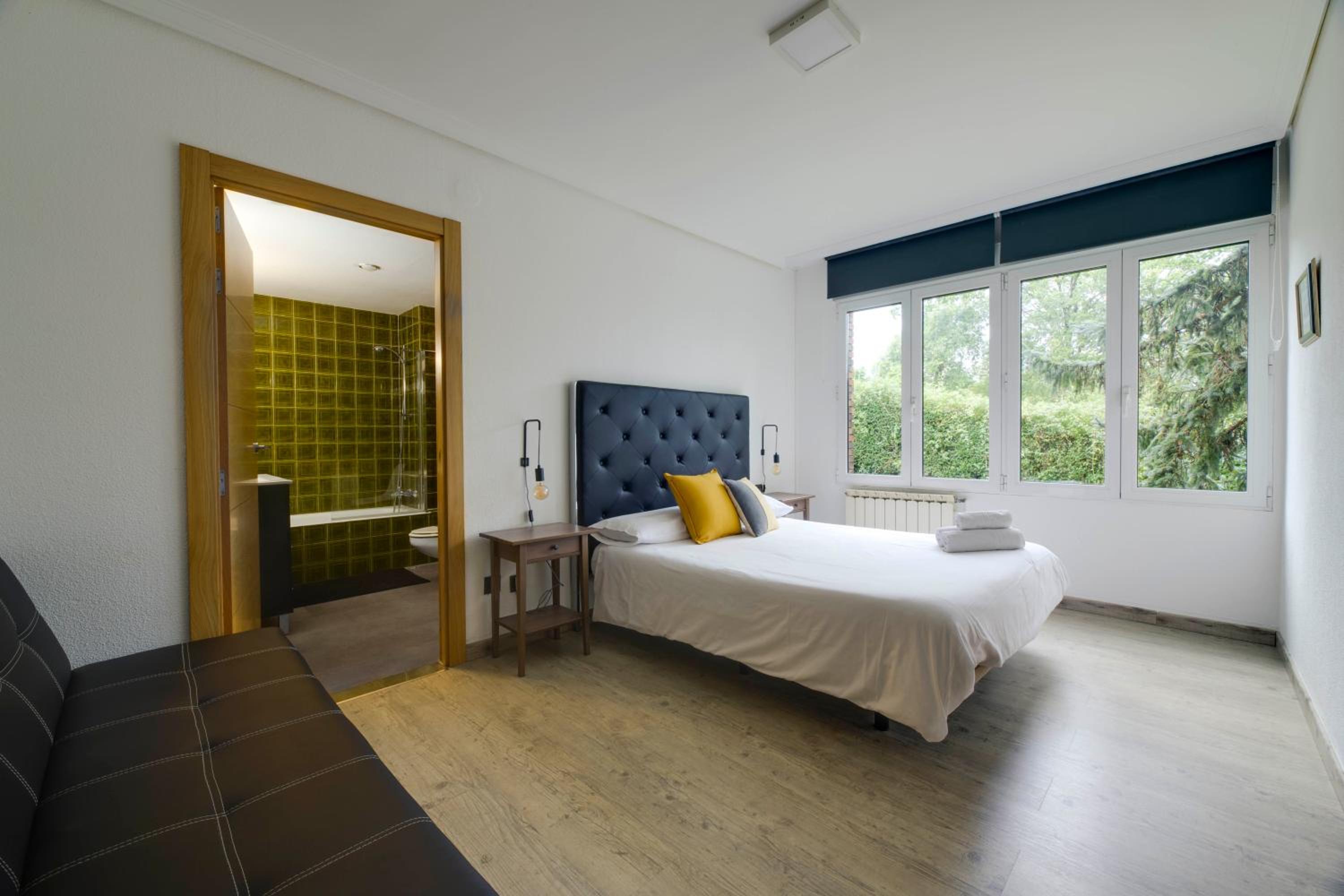 Double Room with Private Bathroom - Photo 1