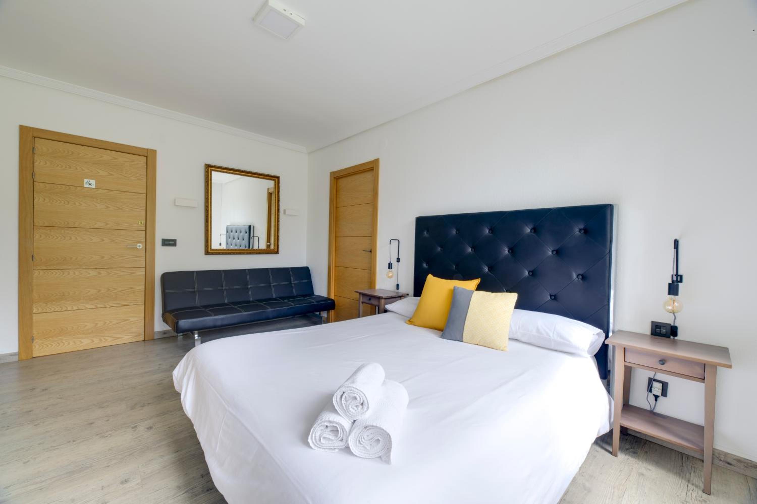 Double Room with Private Bathroom - Photo 7