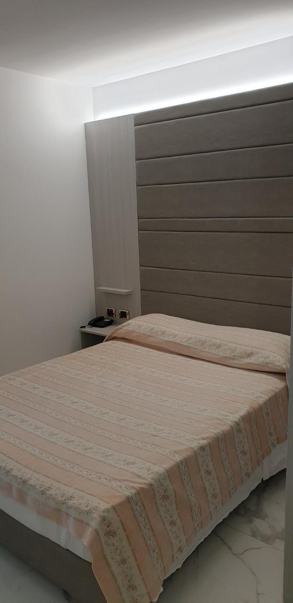 Standard Double Room - Photo 1