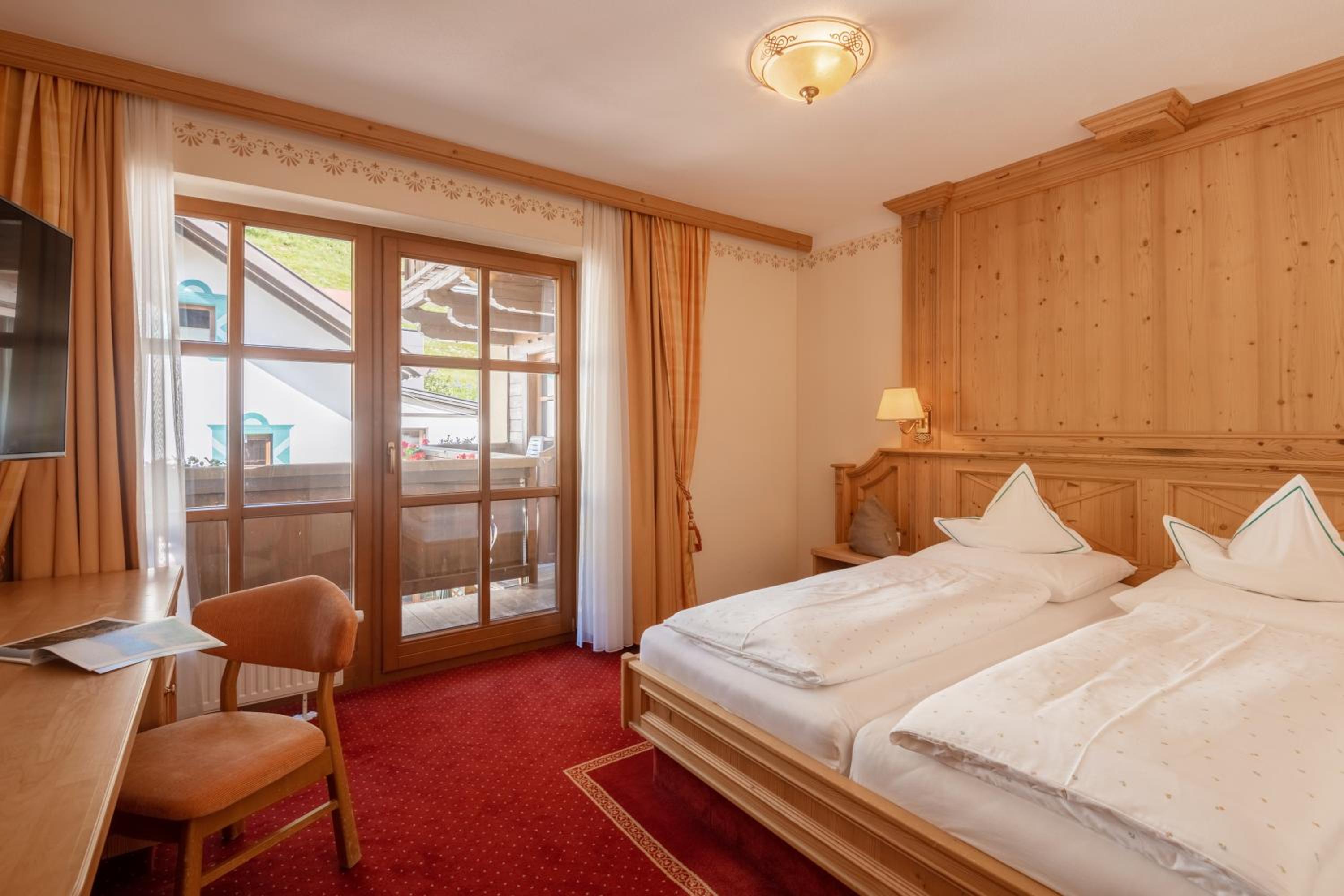 Suite - Photo 2