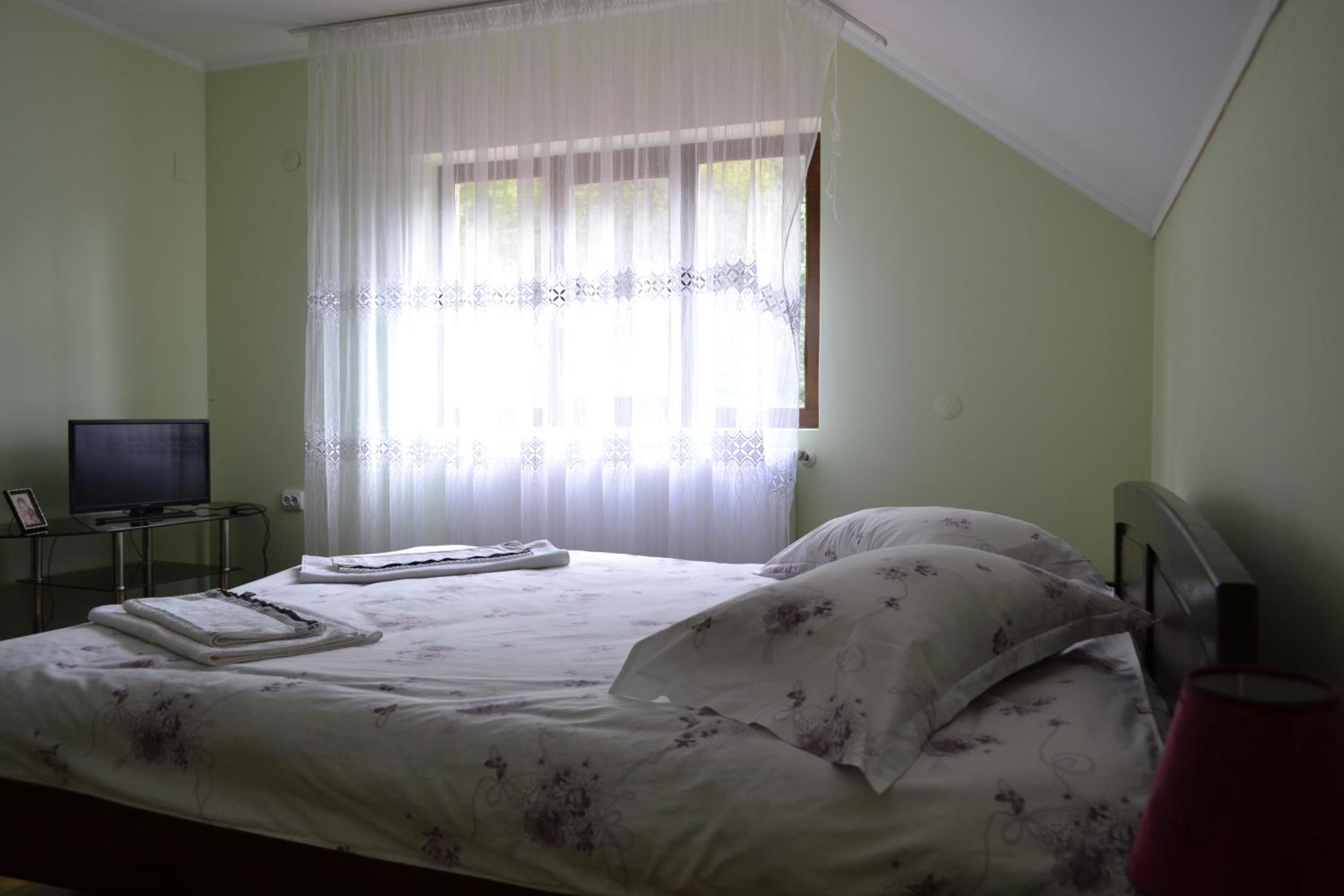 Budget Double Room photo 3