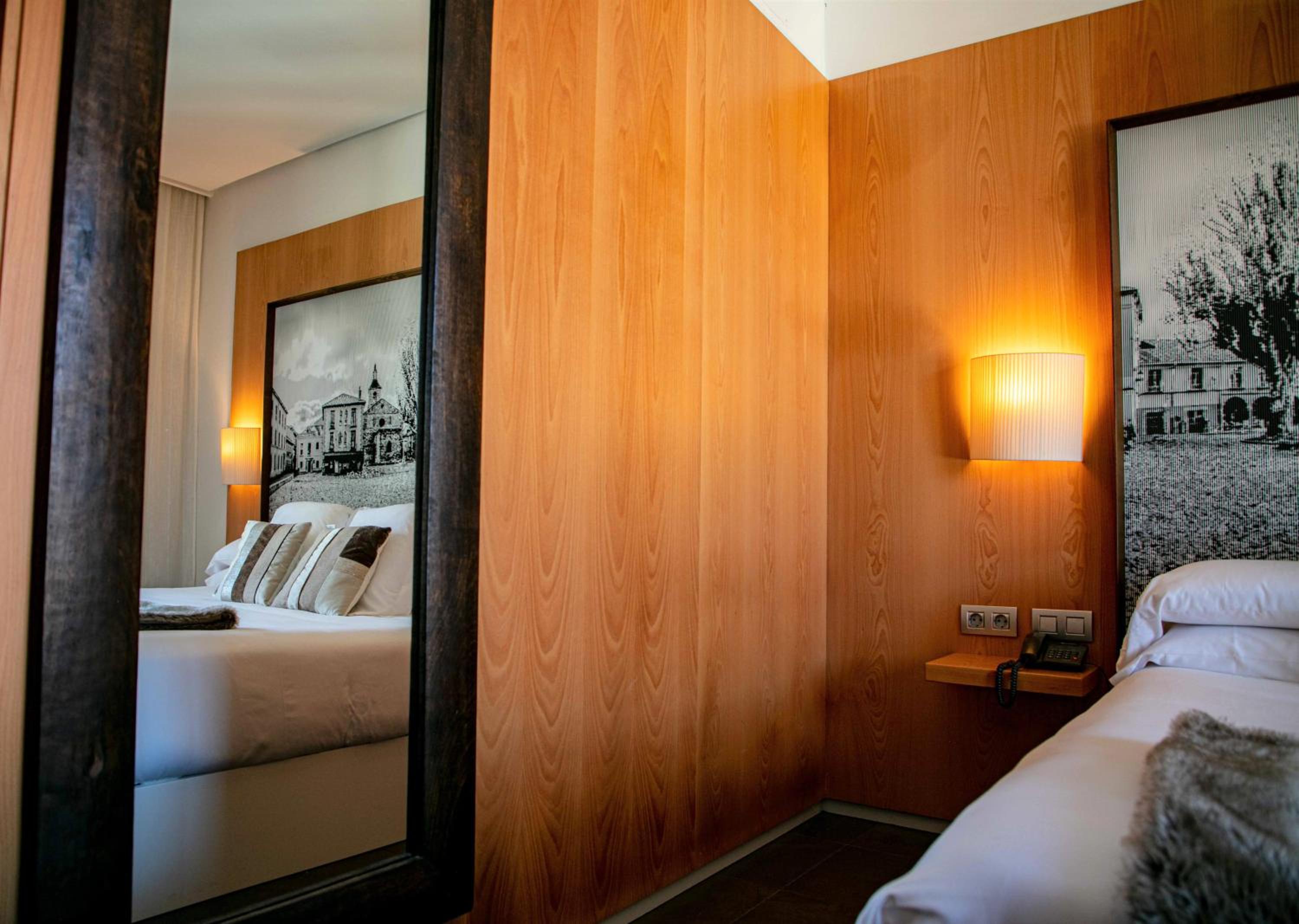 Habitación Doble con Cama King Size y Bañera de Hidromasaje