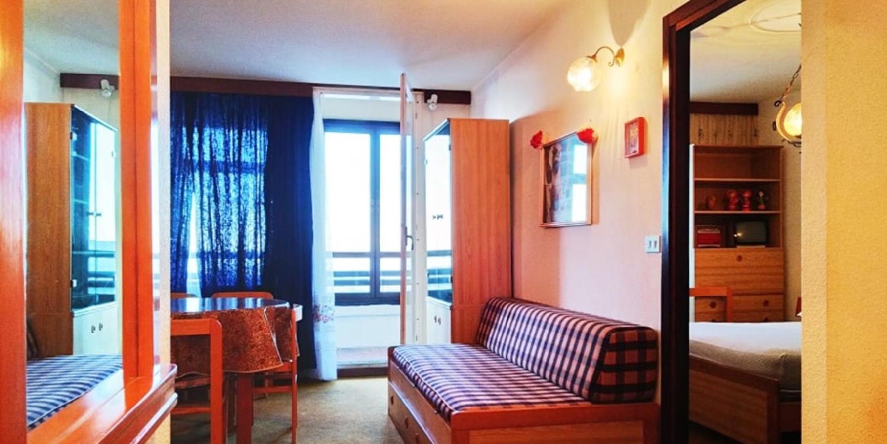 One-Bedroom Apartment photo 2