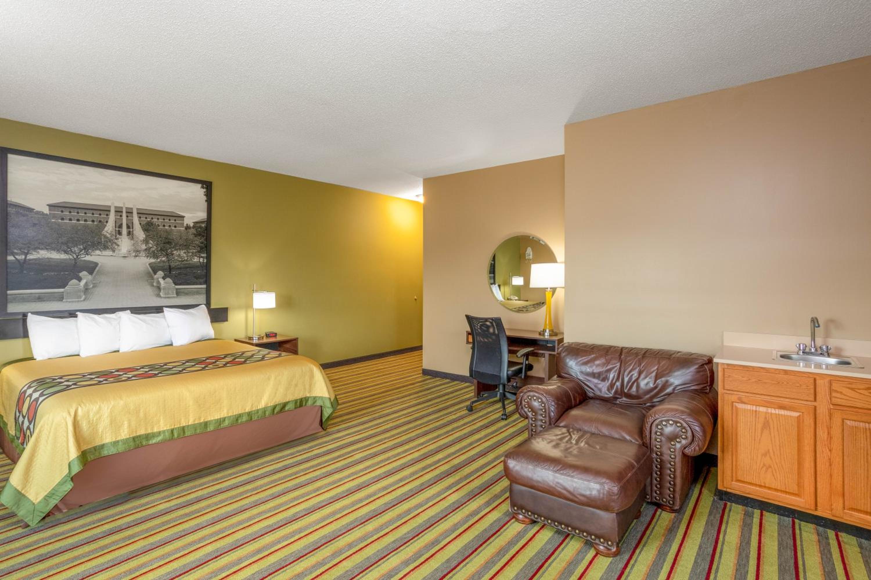 King Studio Suite - Non-Smoking - Photo 2