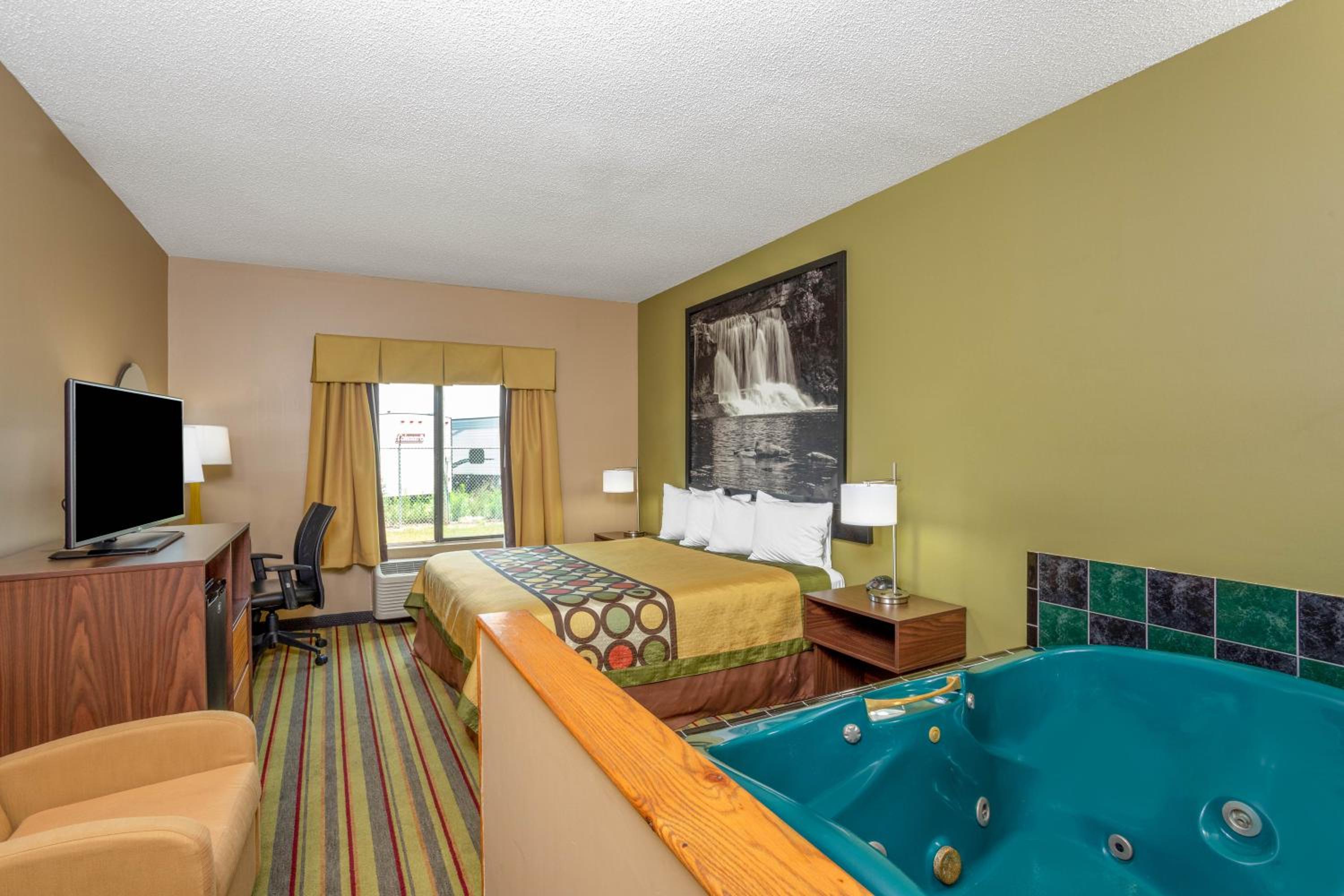 Deluxe King Studio Suite - Non-Smoking - Photo 3