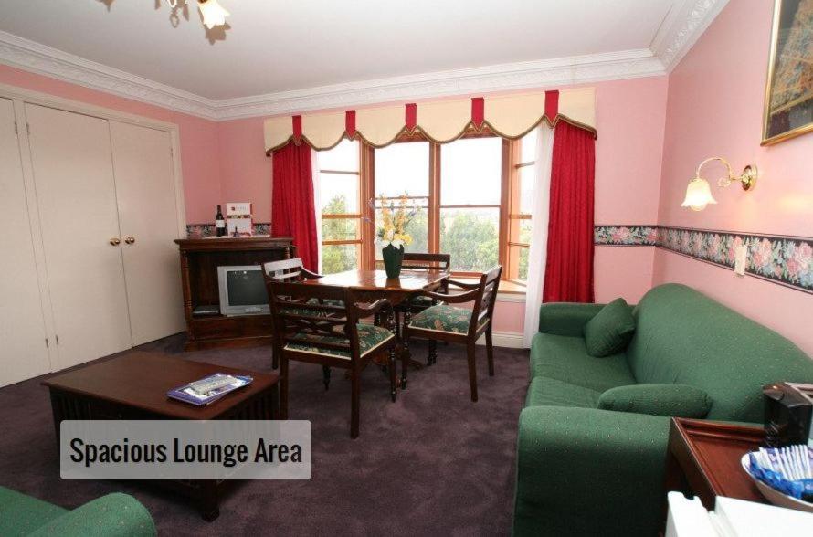 Three-Bedroom Apartment - Photo 8