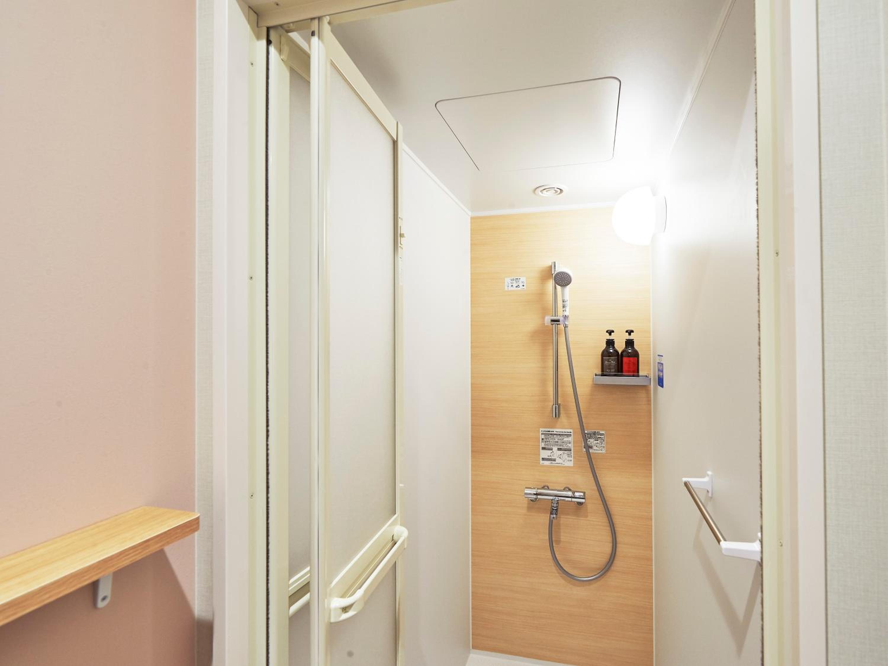 Single Room with Shared Bathroom - Female only - Non-Smoking photo 2