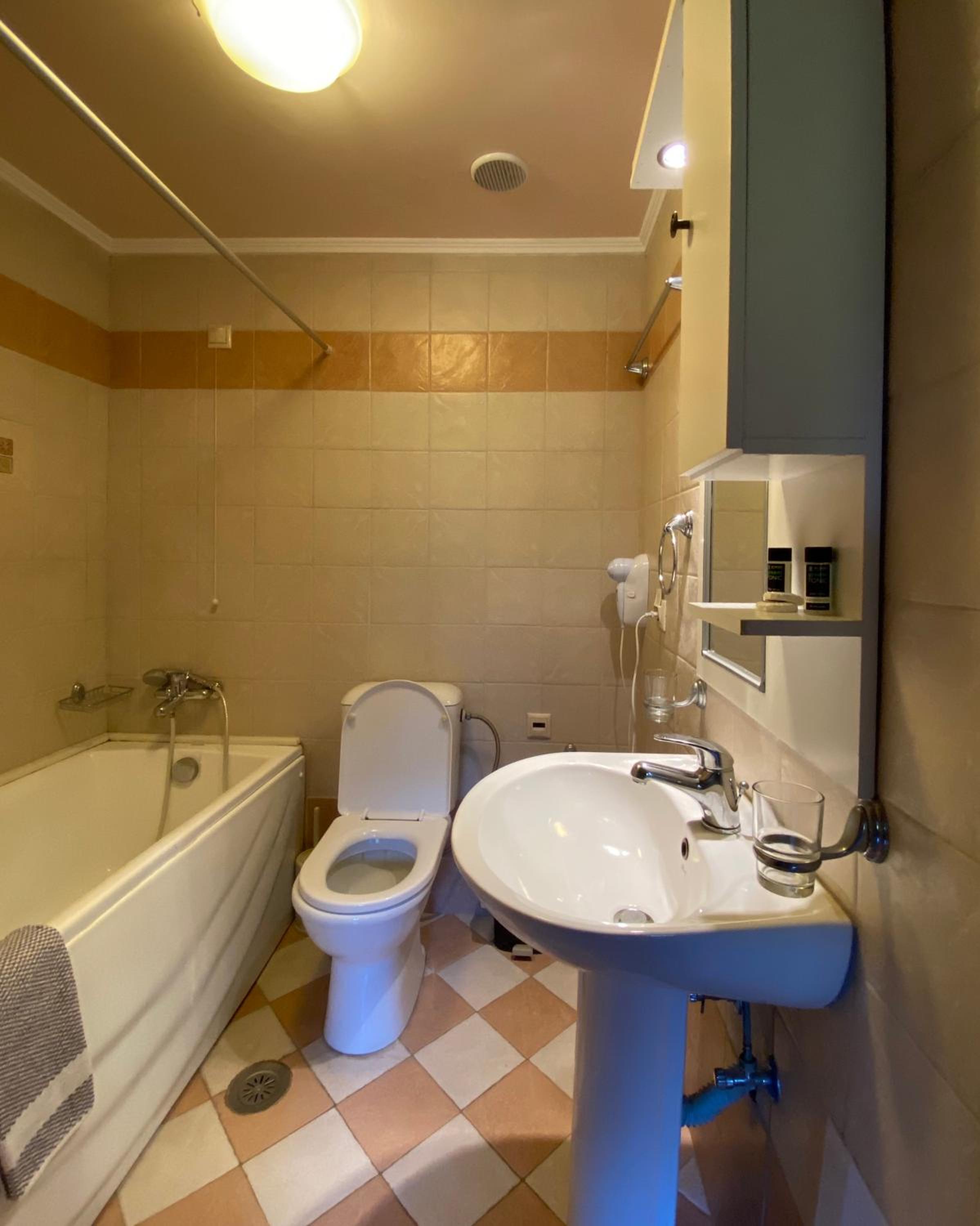 Twin Room - Photo 6