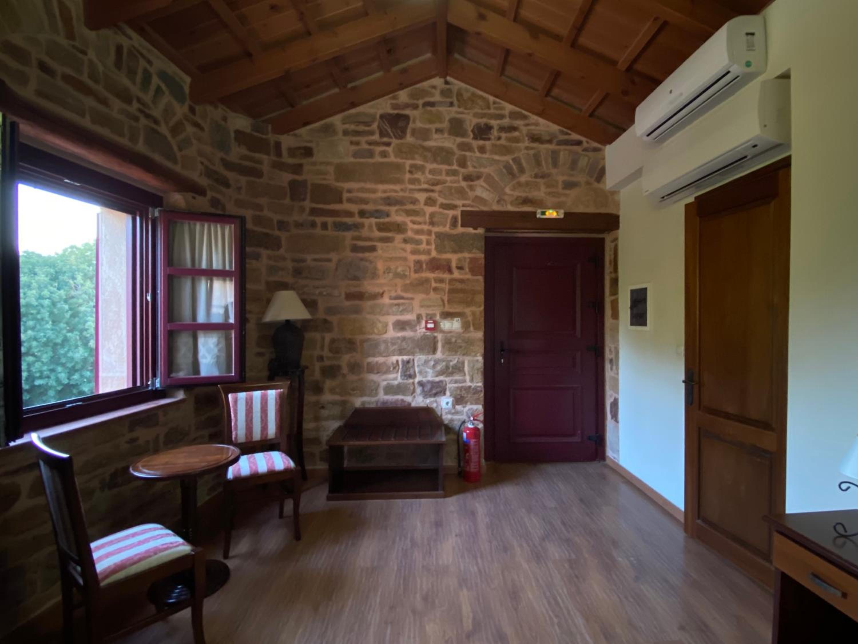 Twin Room - Photo 5