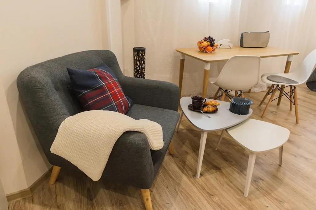 King Studio with Sofa Bed