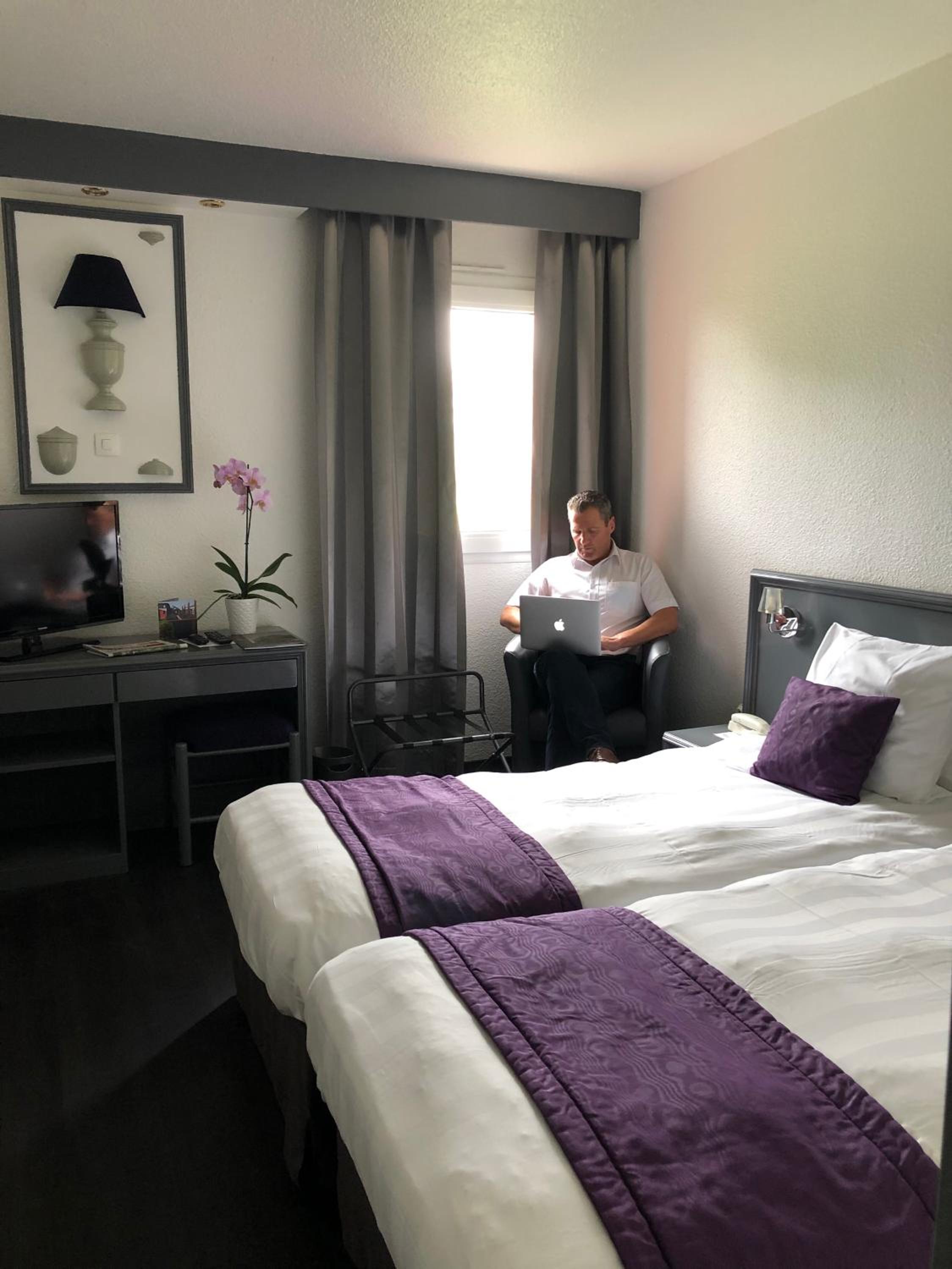 Twin Room - Photo 3