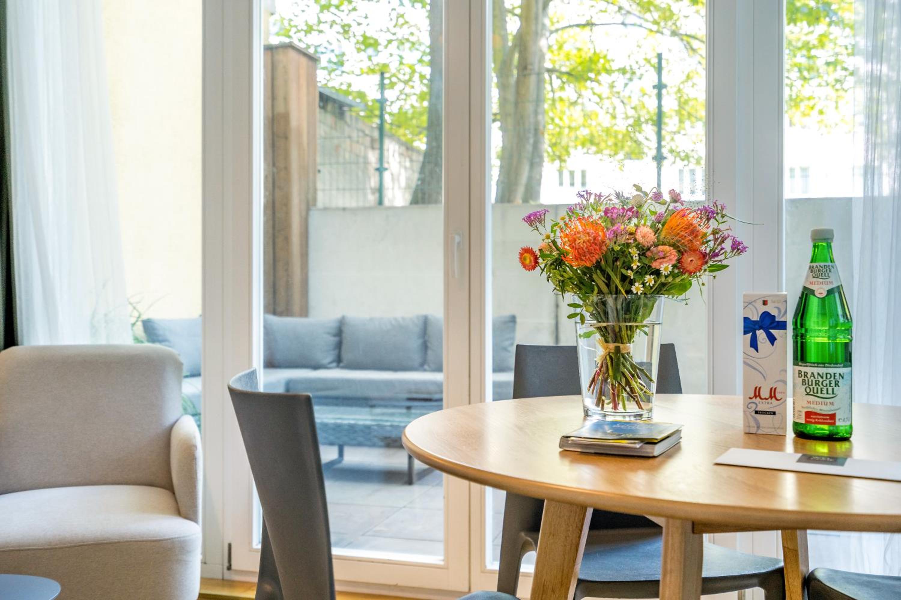 One-Bedroom Apartment with Terrace photo 2
