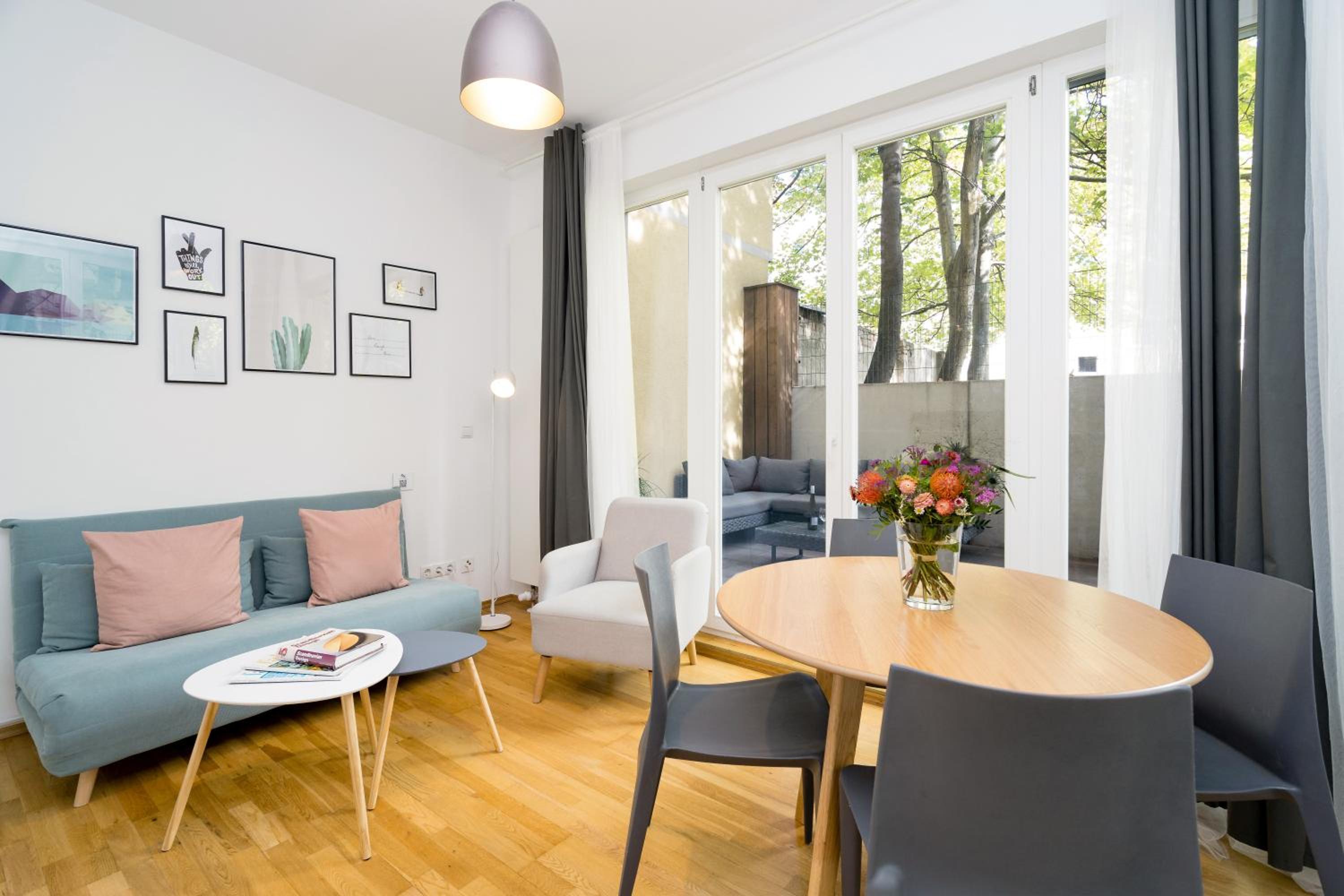 One-Bedroom Apartment with Terrace photo 1