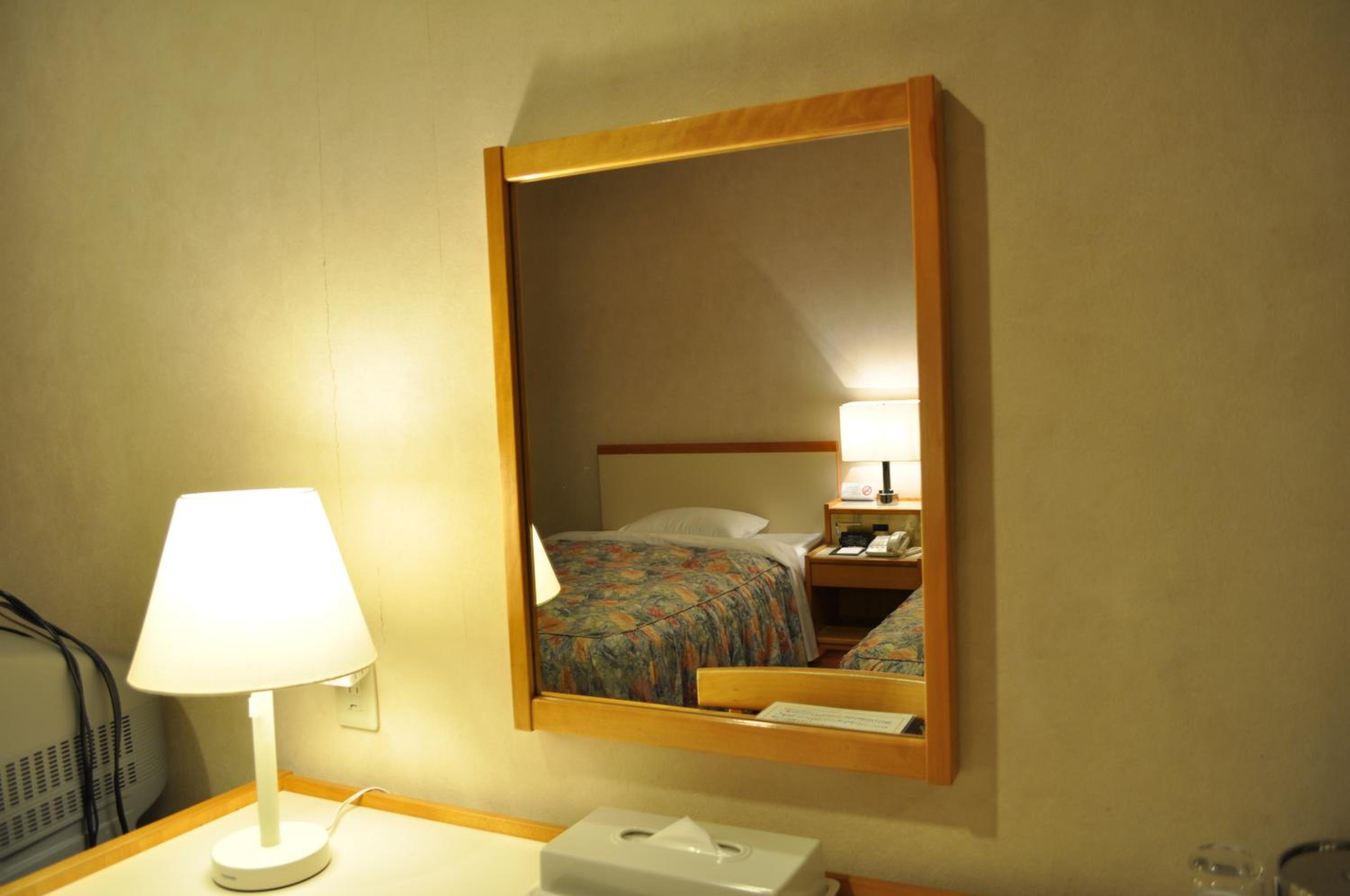 Twin Room - Smoking - Photo 10