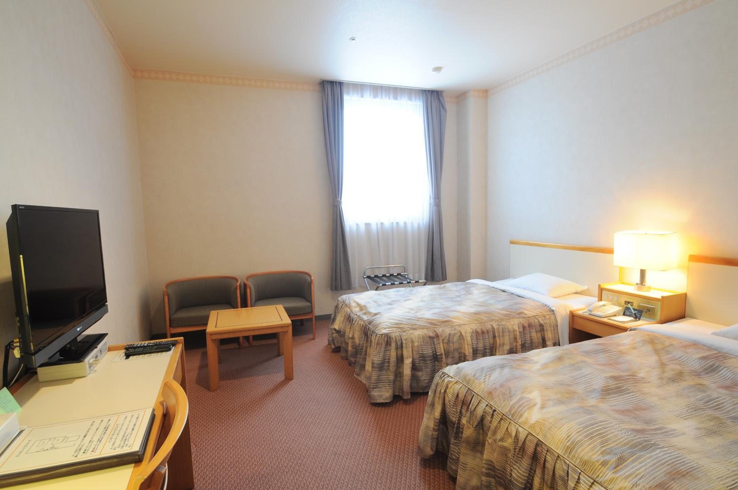 Twin Room - Smoking - Photo 11