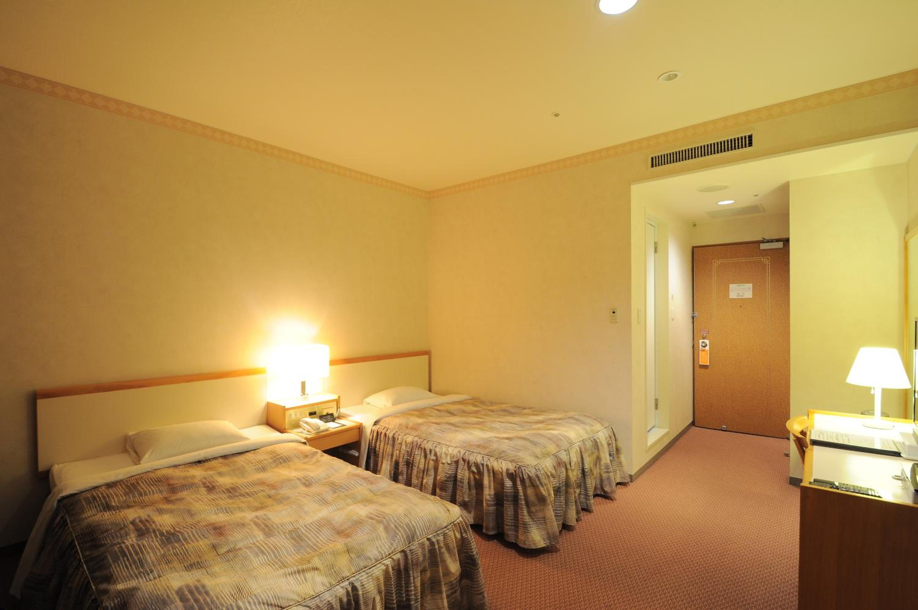 Twin Room - Smoking - Photo 12