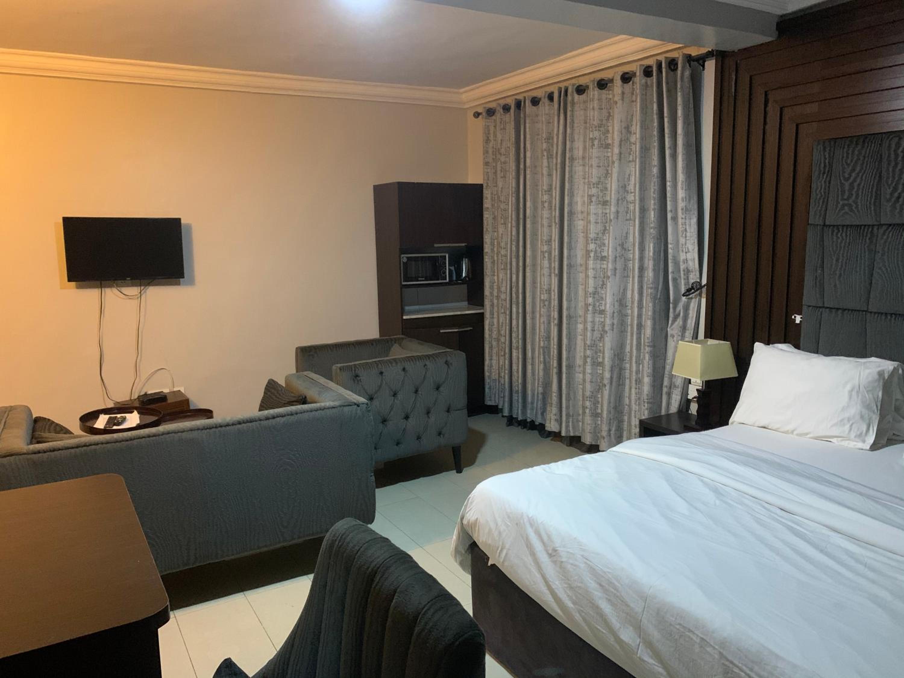 Deluxe Suite photo 3