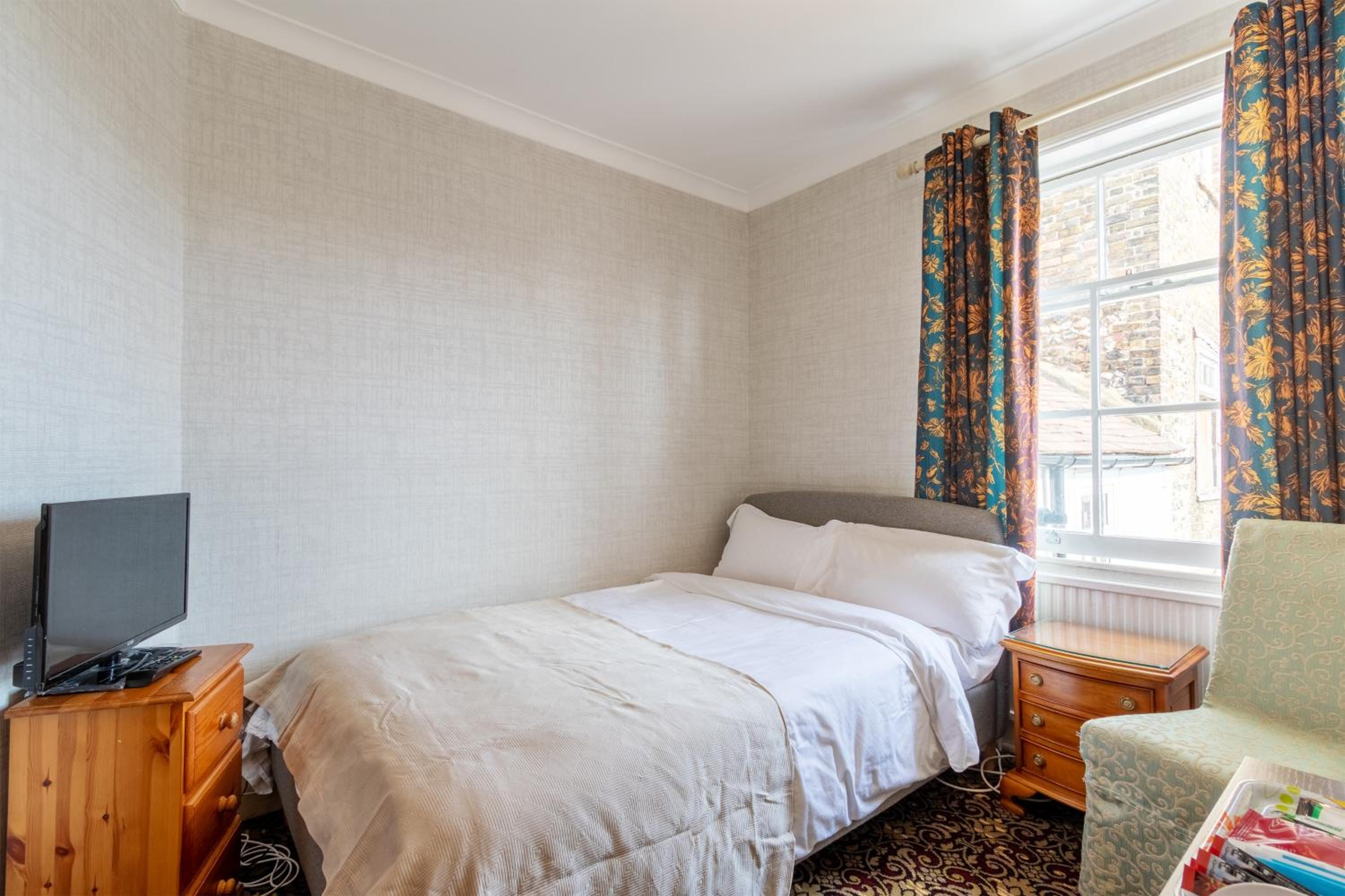 Double Room with Private Bathroom photo 3