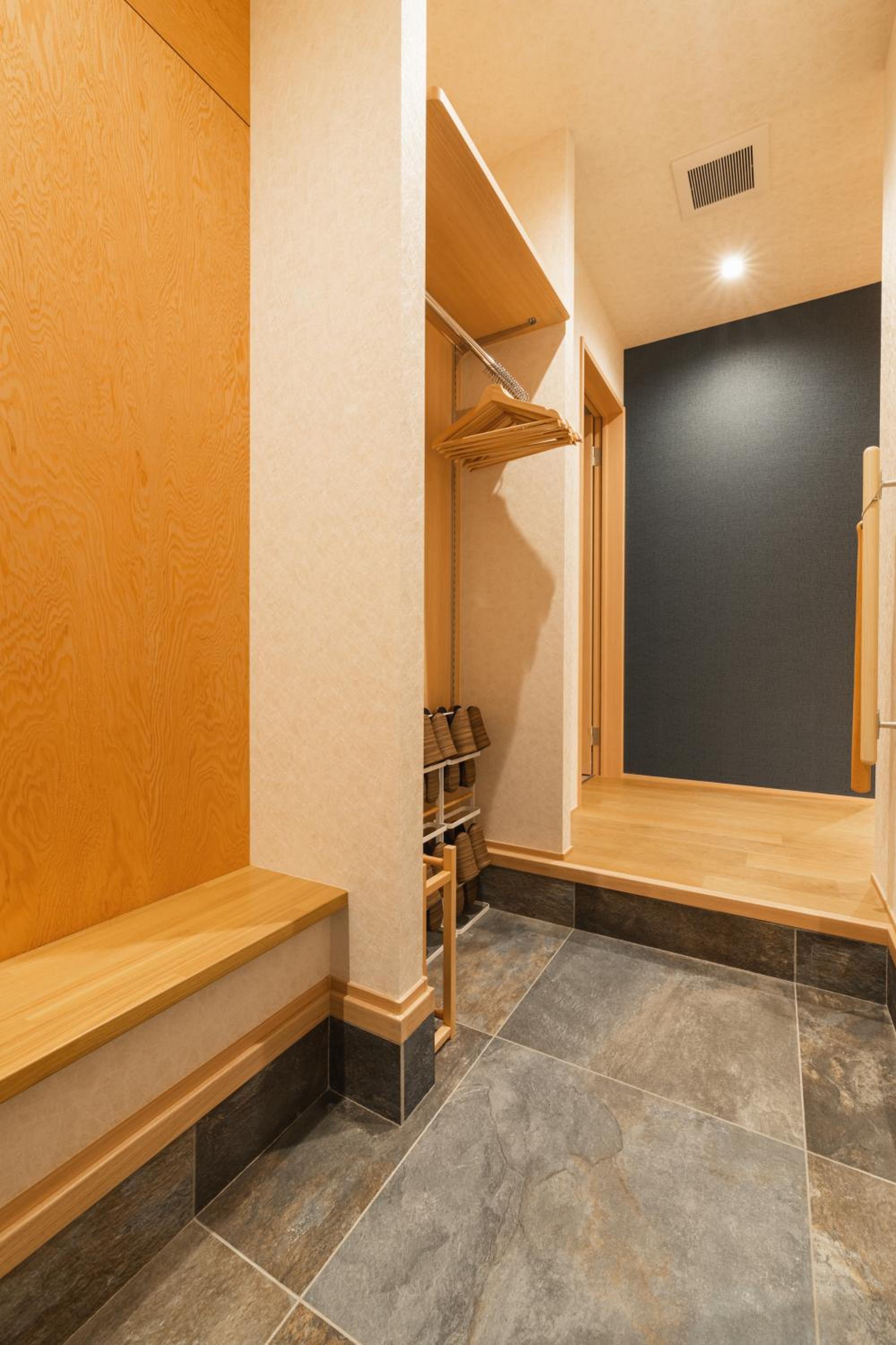 Executive Suite - Photo 15