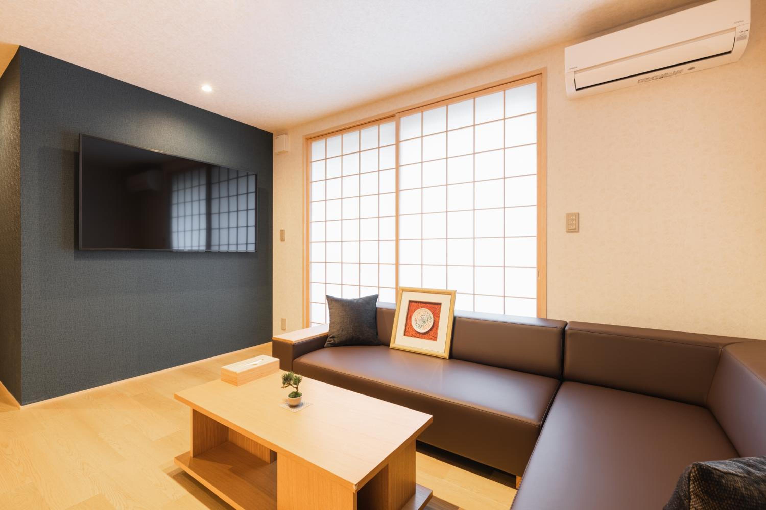 Executive Suite - Photo 19