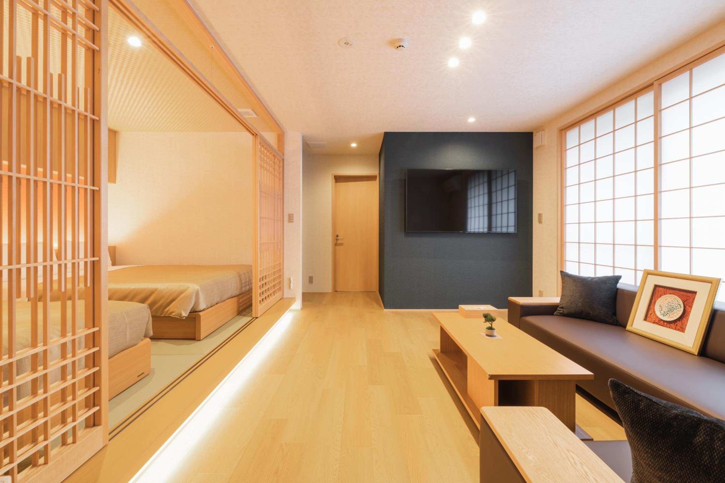 Executive Suite - Photo 22