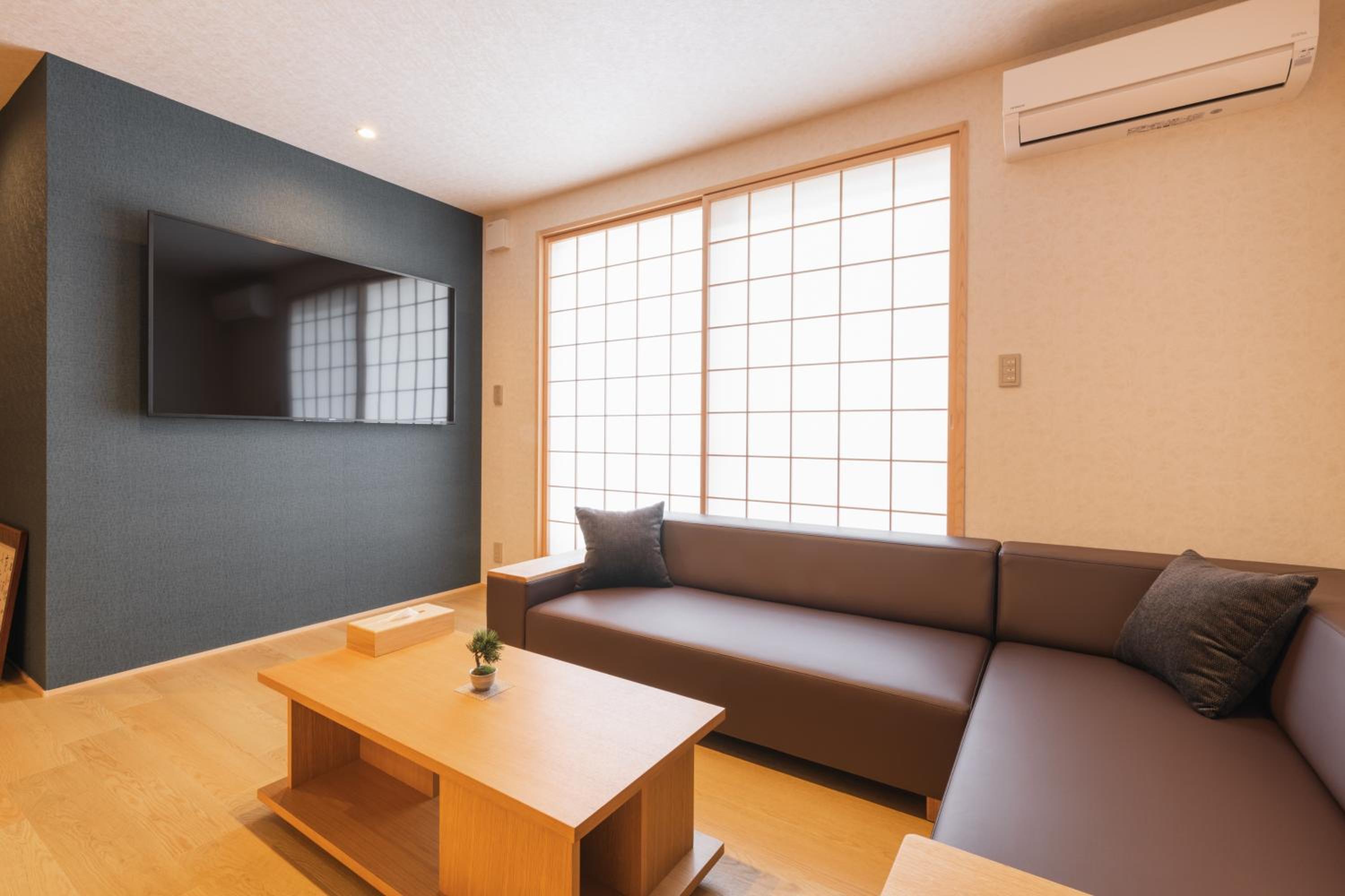 Executive Suite - Photo 24