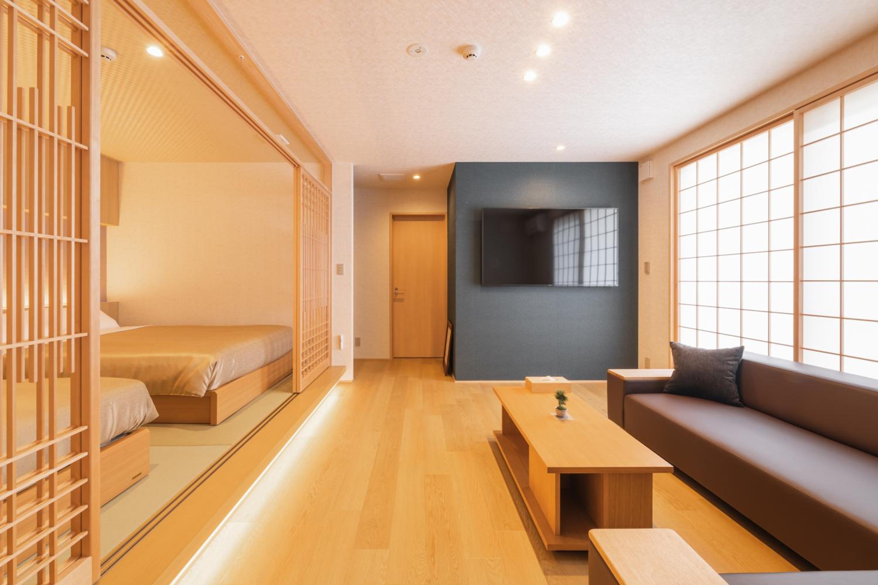 Executive Suite - Photo 23